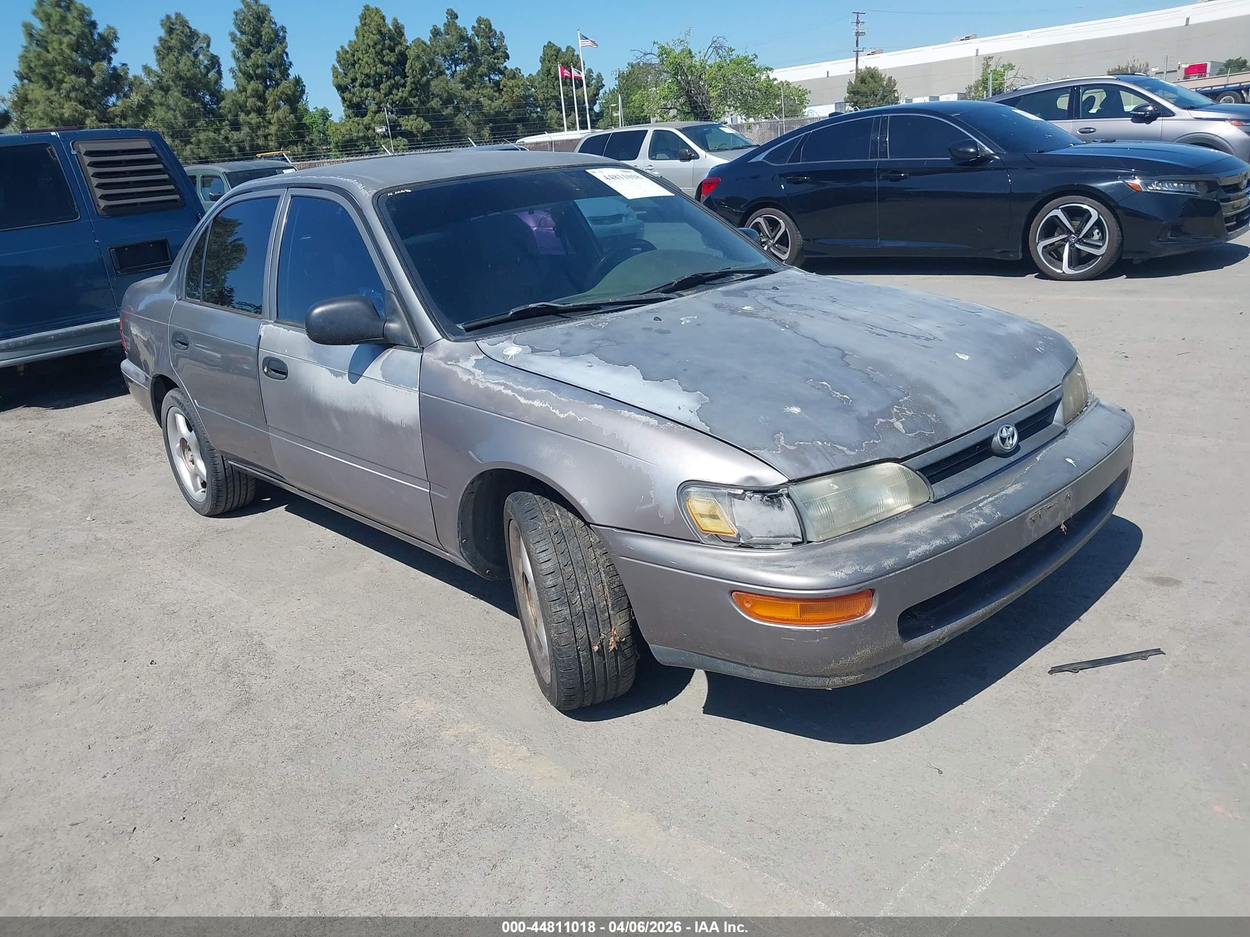 1995 Toyota Corolla, VIN 1NXAE04B3SZ290596 — Front end