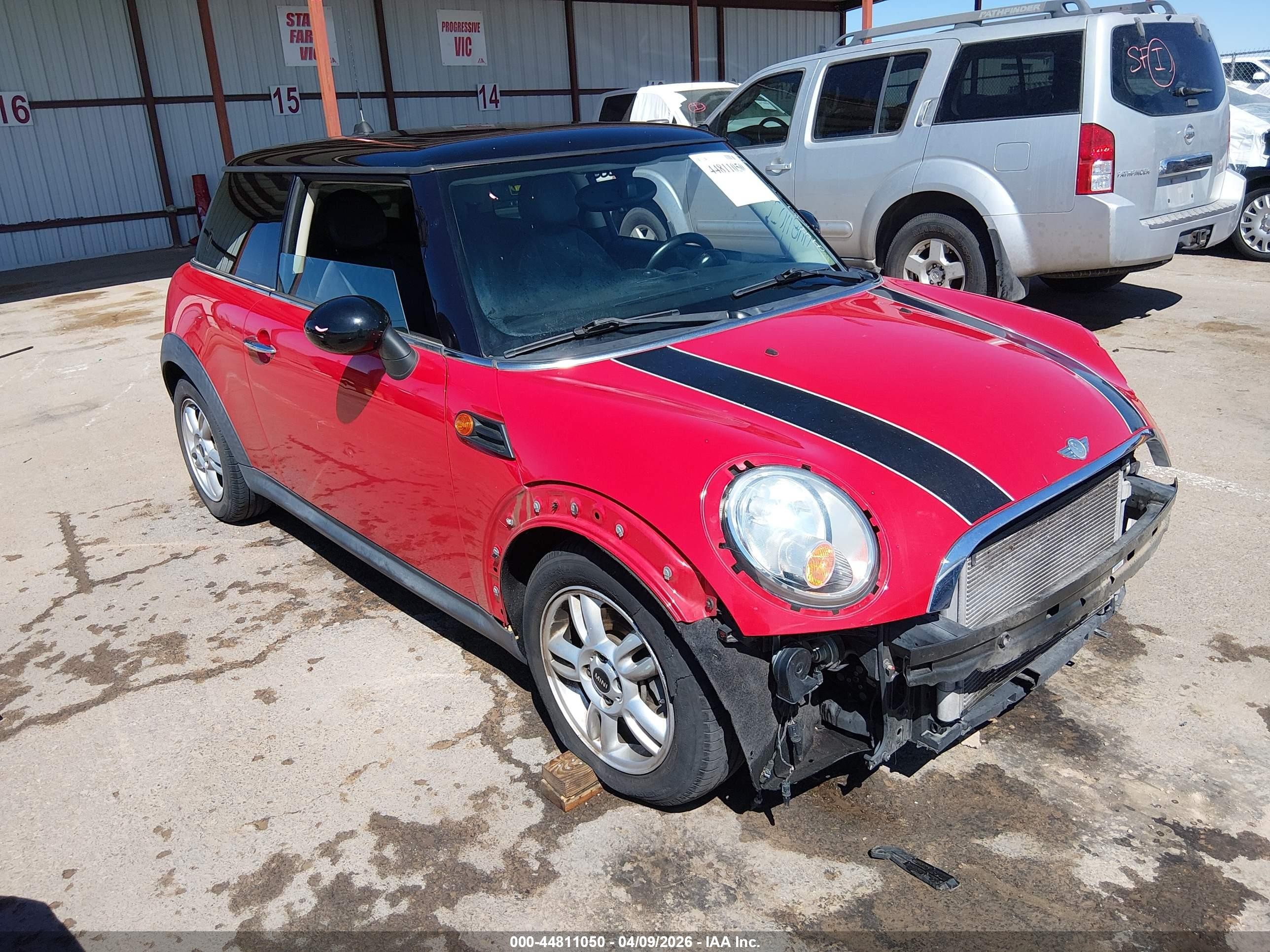 2012 MINI Hardtop, VIN WMWSU3C57CT258232 — Перед