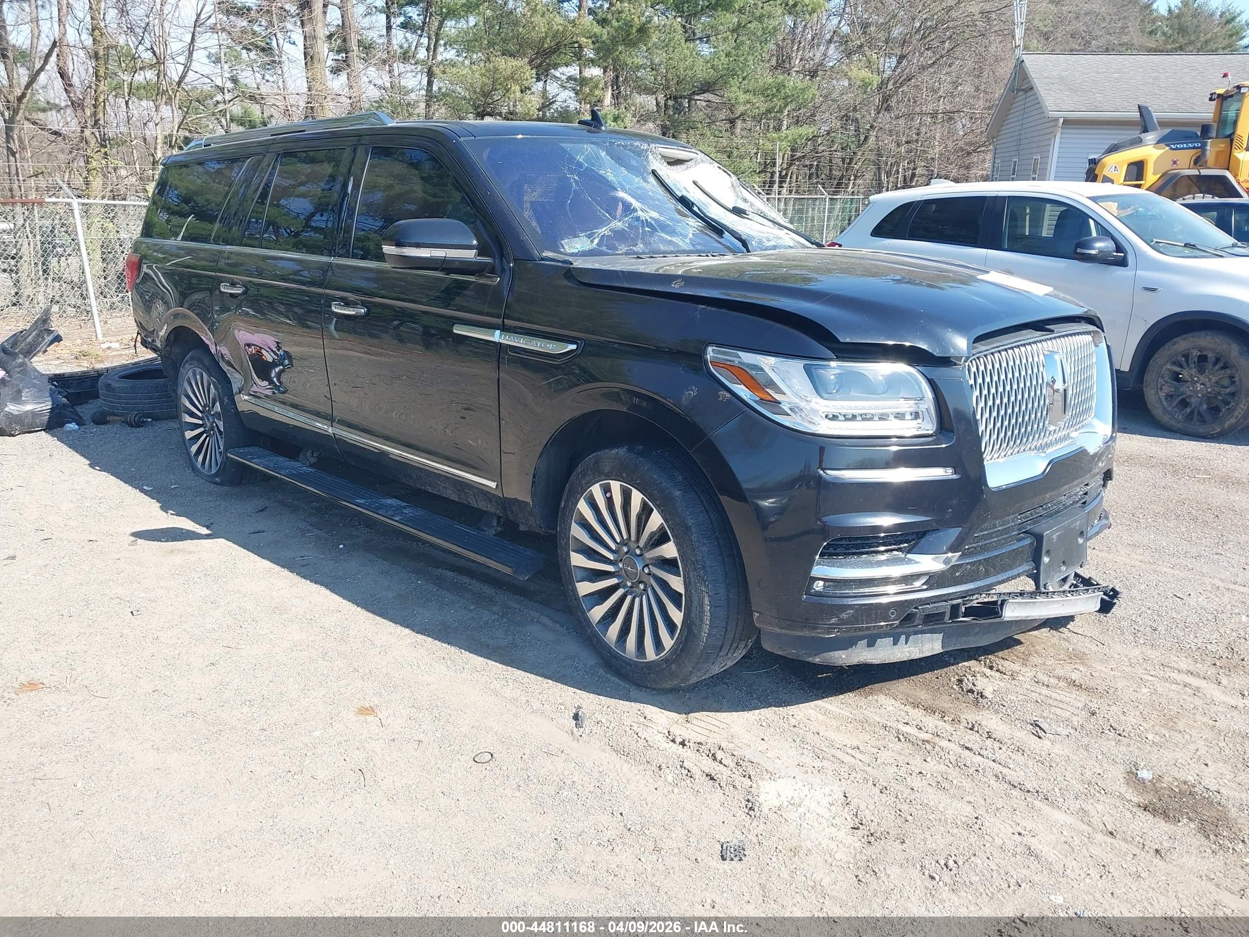 2019 Lincoln Navigator Reserve, VIN 5LMJJ3LT5KEL04190 — Side