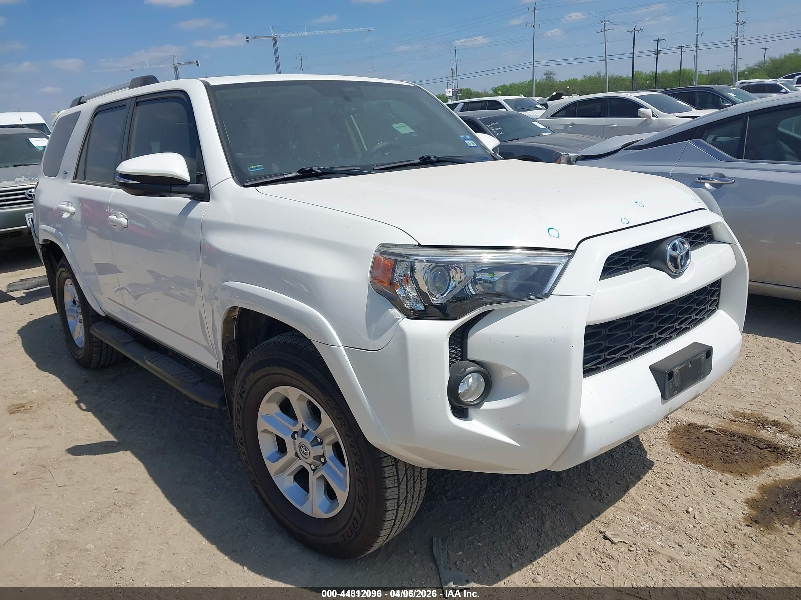 2019 Toyota 4Runner SR5 Premium, VIN JTEZU5JR3K5207862 — Side