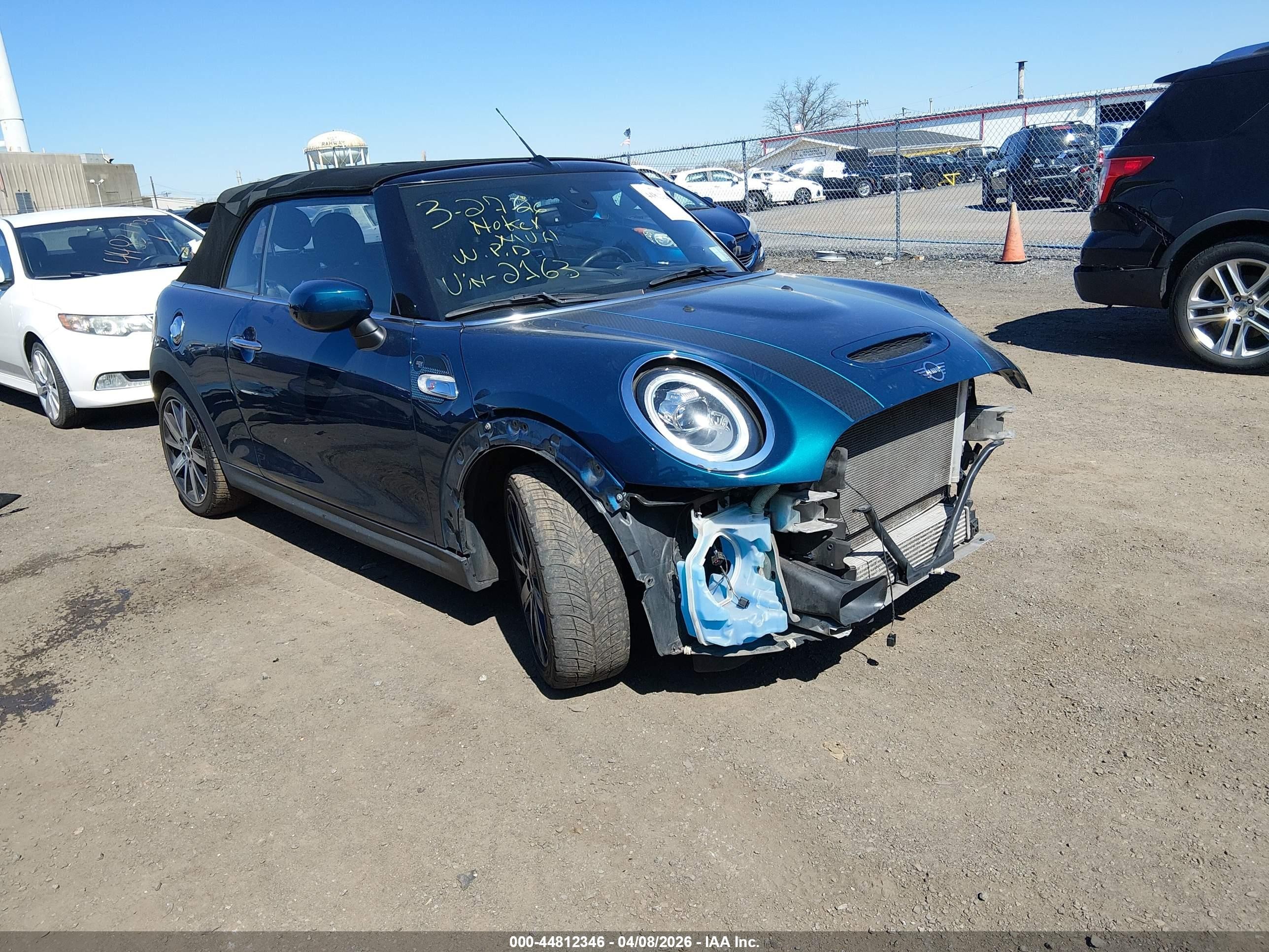 2021 MINI Convertible Cooper S, VIN WMWWJ5C04M3N22163 — Перед