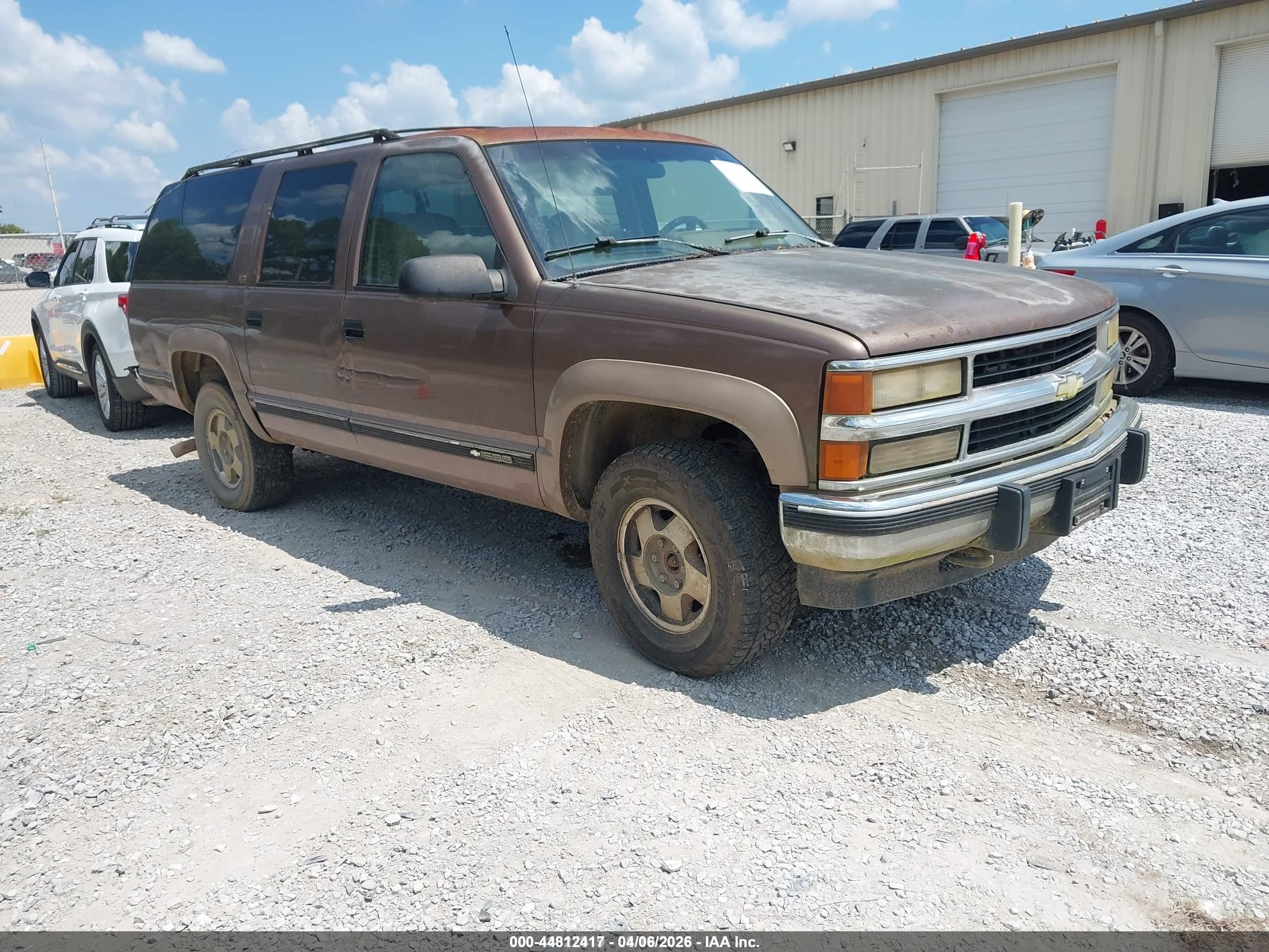 1994 Chevrolet Suburban, VIN 1GNFK16K1RJ397882 — Rear end