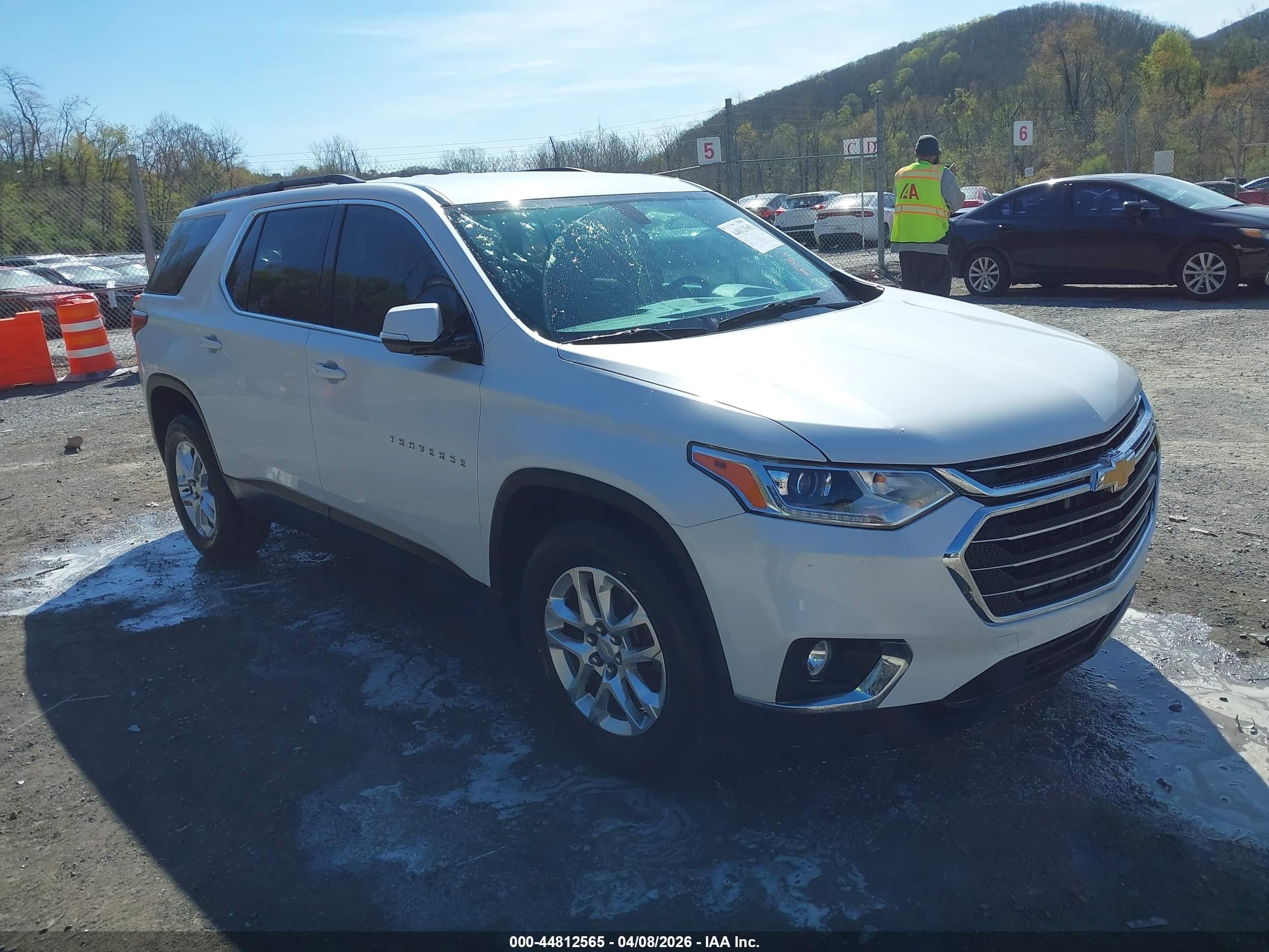 2019 Chevrolet Traverse LT Cloth, VIN 1GNERGKW7KJ202974 — All over