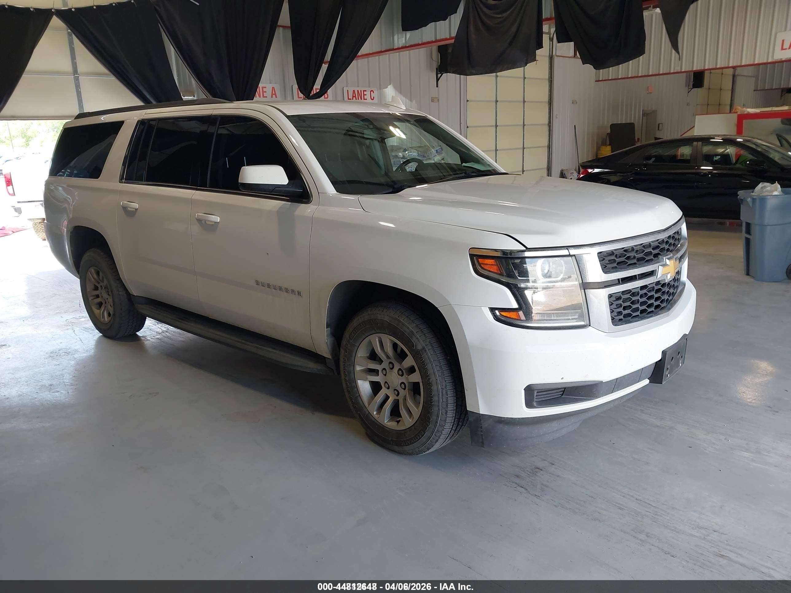2018 Chevrolet Suburban LS, VIN 1GNSCGEC4JR330000 — Normal wear