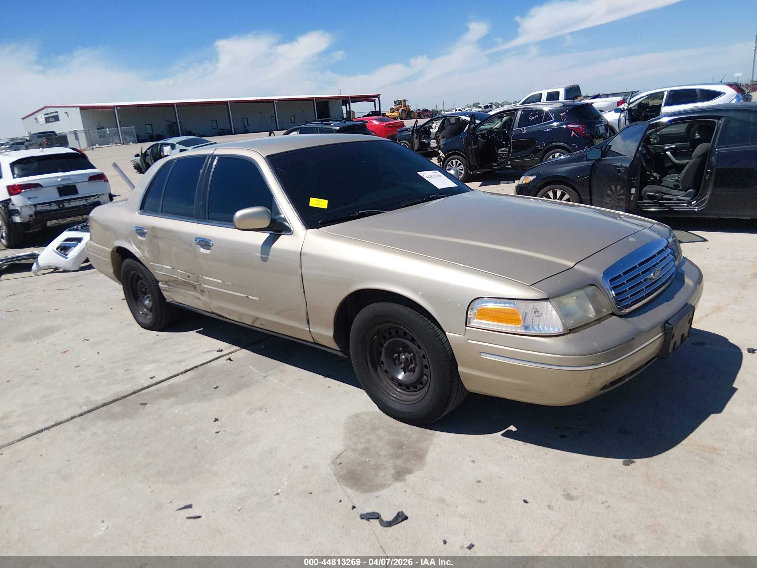 1999 Ford Crown Victoria, VIN 2FAFP73W9XX177226 — Side