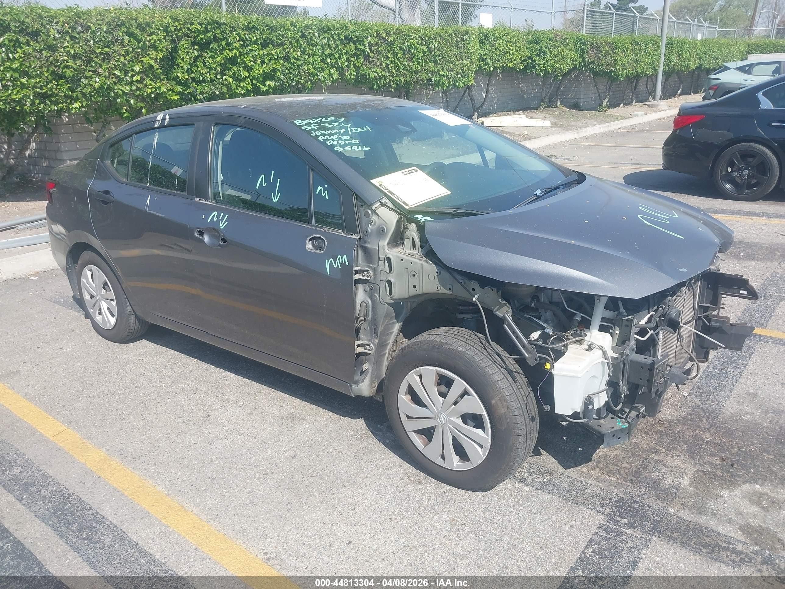 2021 Nissan Versa S, VIN 3N1CN8DV4ML806115 — Front end