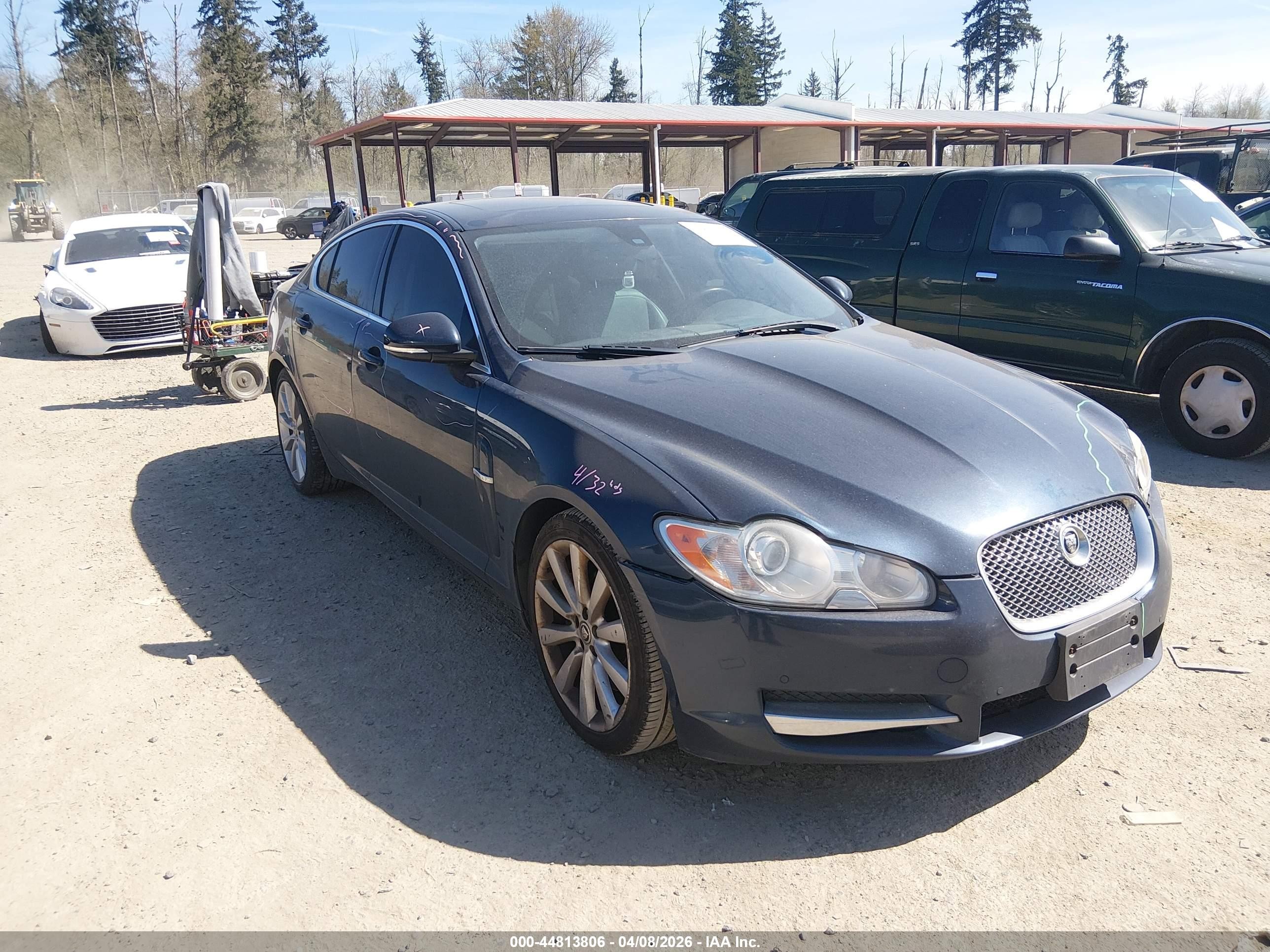 2010 Jaguar XF Premium Luxury, VIN SAJWA0GB5ALR61659 — Front end
