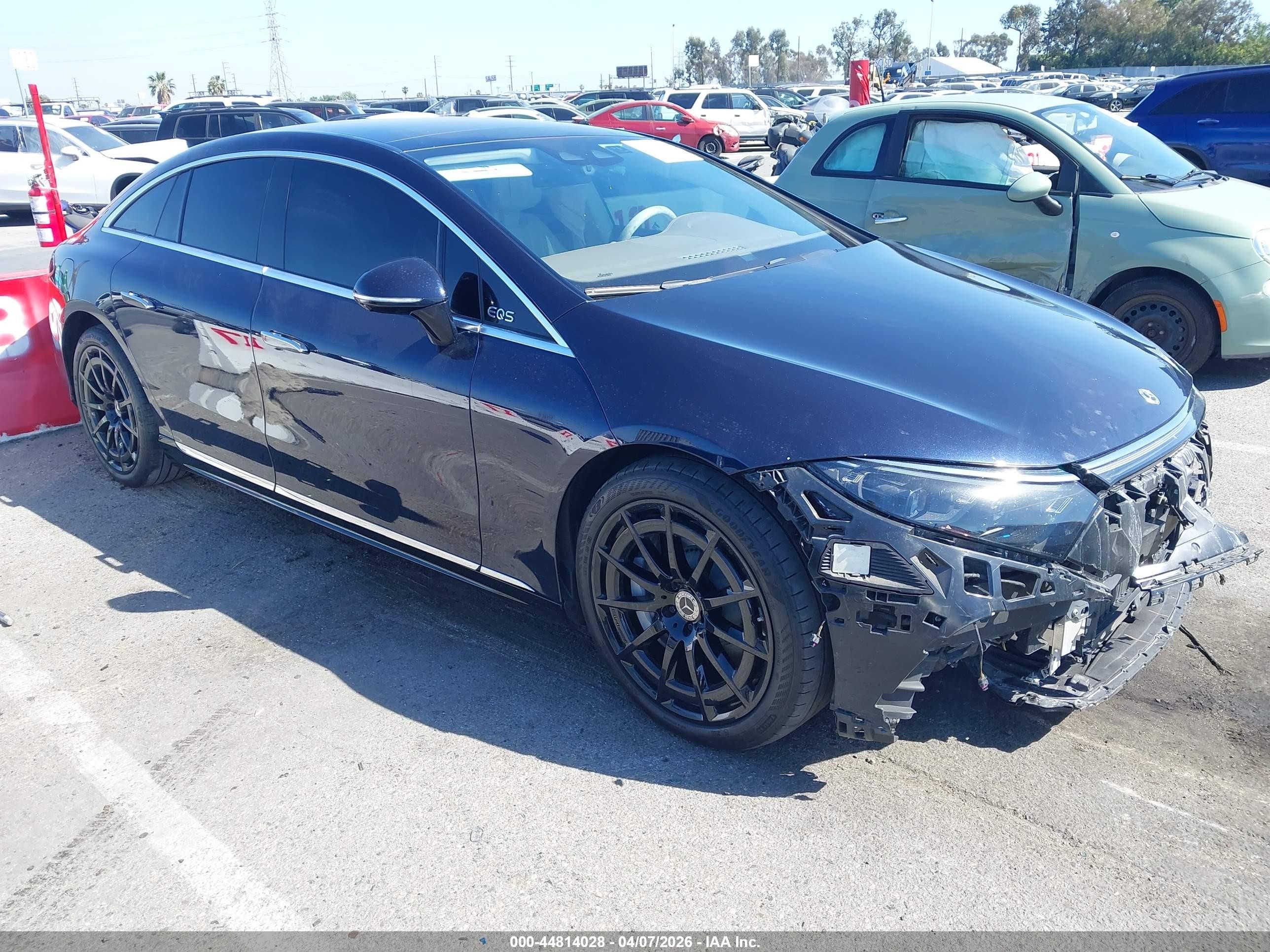 2022 Mercedes-Benz EQS 450+, VIN W1KCG2DB7NA004019 — Front end