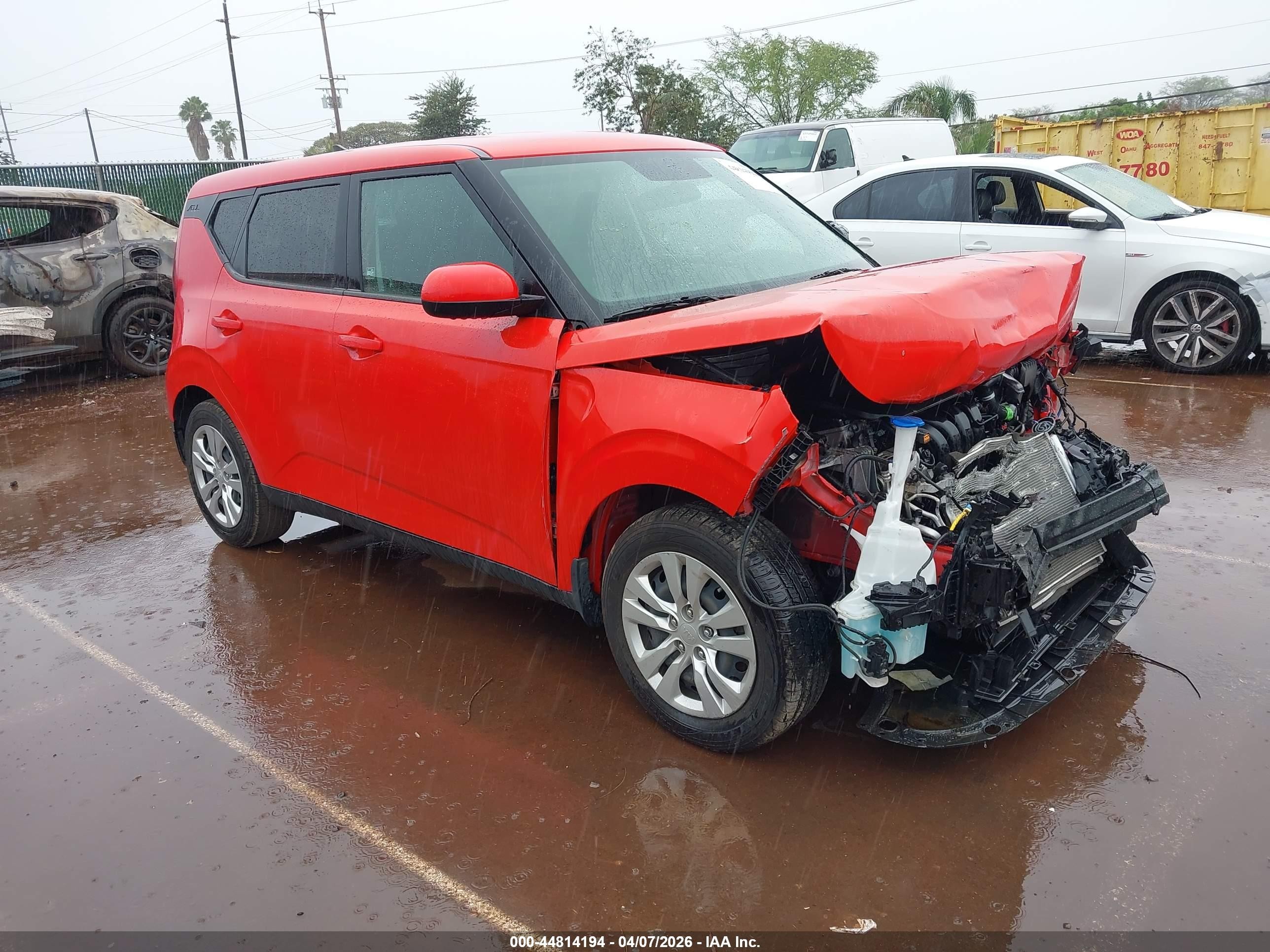 2020 Kia Soul LX, VIN KNDJ23AUXL7076001 — Перед