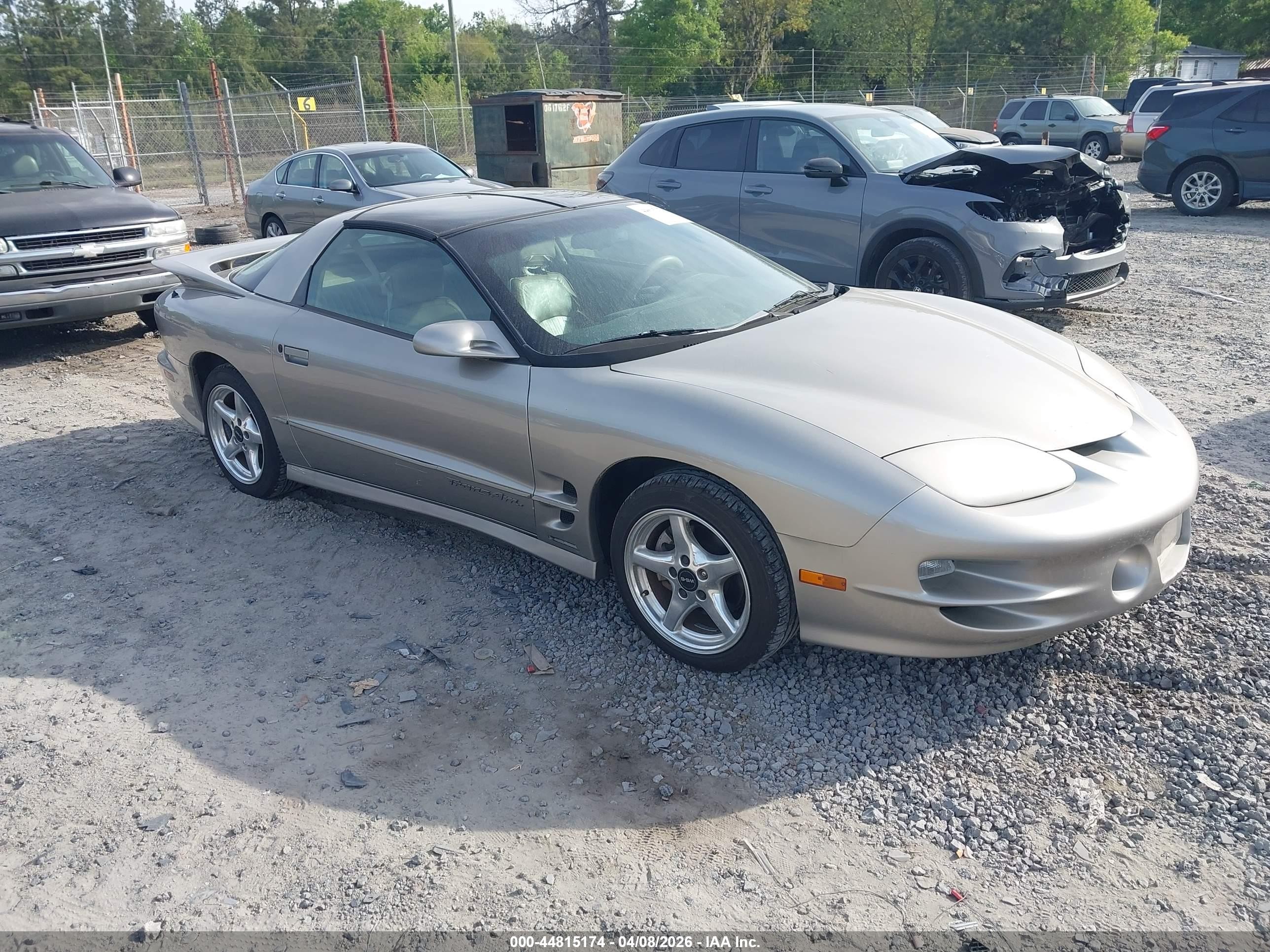 1999 Pontiac Firebird Formula, VIN 2G2FV22G3X2228590 — Normal wear