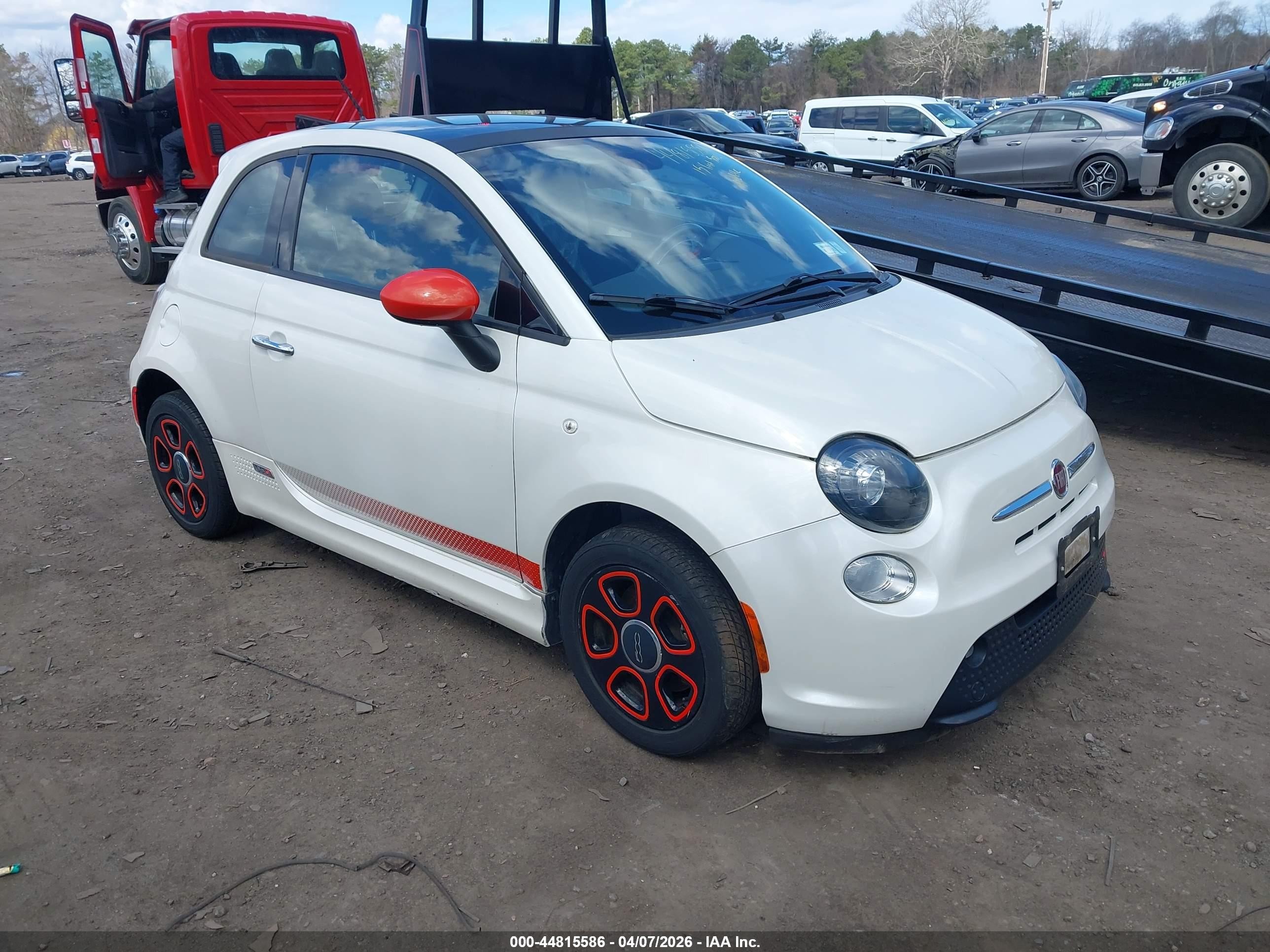 2015 FIAT 500e, VIN 3C3CFFGE0FT749929 — Normal wear