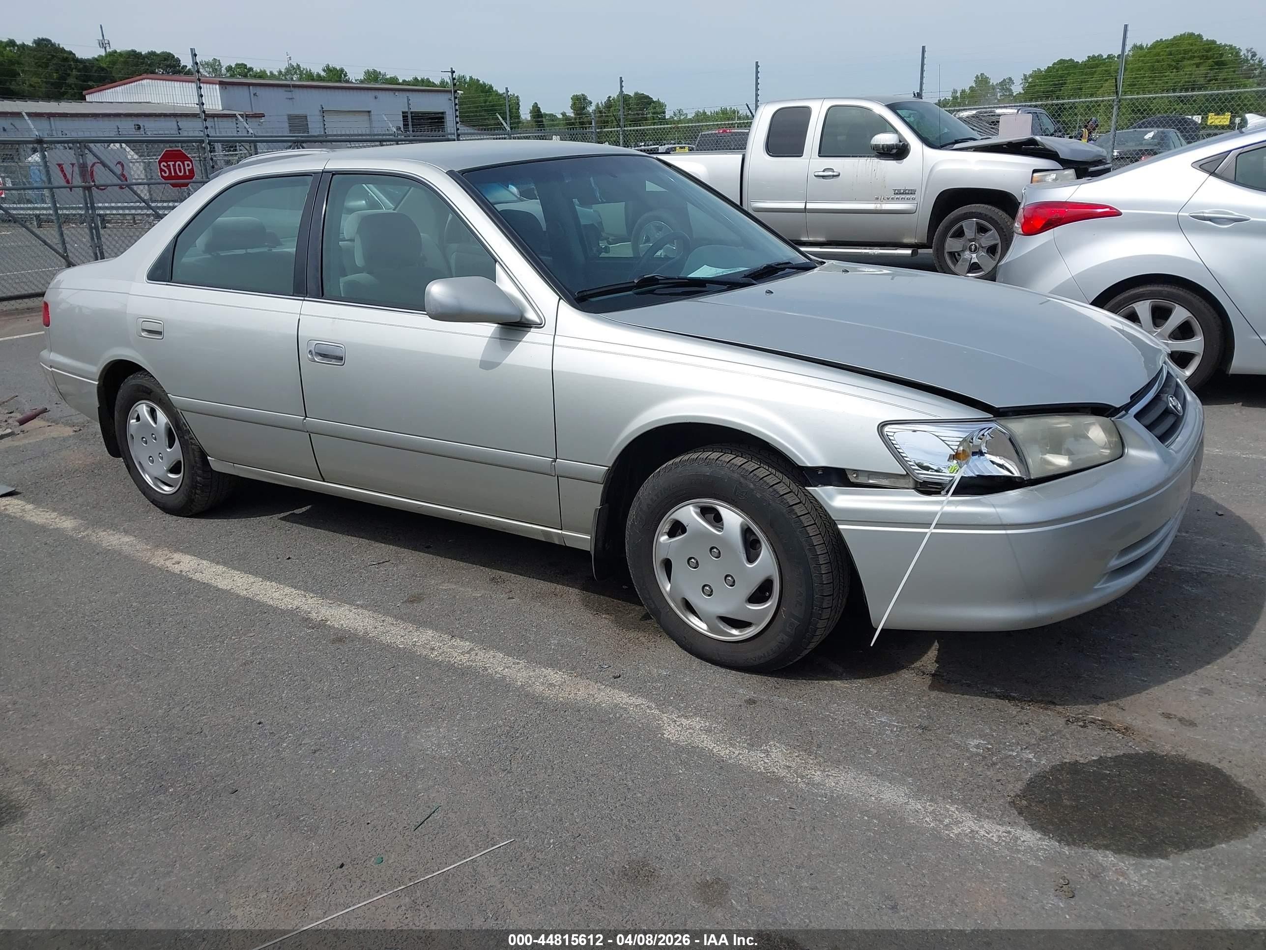 2000 Toyota Camry CE, VIN 4T1BG22K0YU665219 — Side