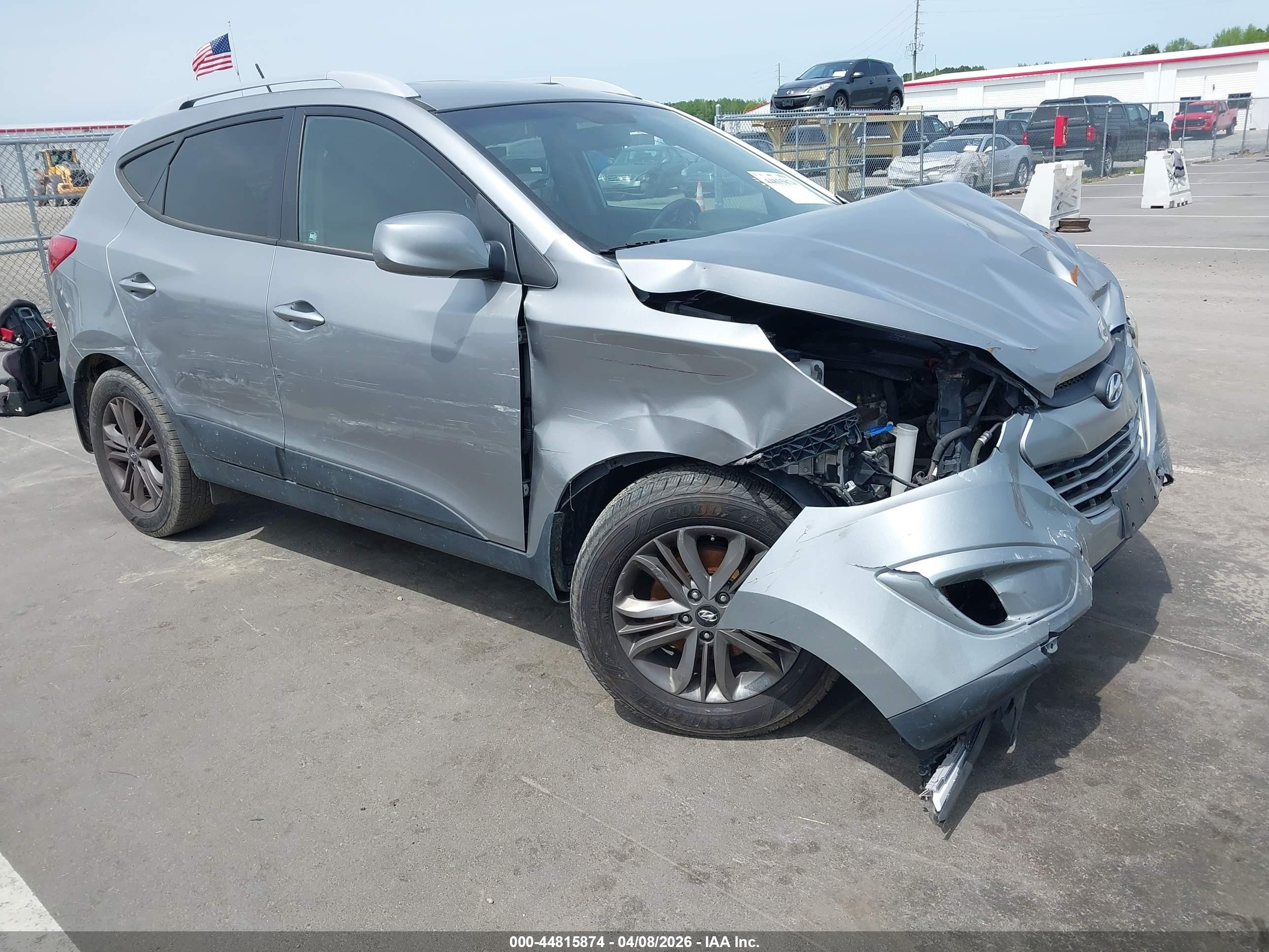 2015 Hyundai Tucson SE, VIN KM8JUCAG8FU106117 — Перед