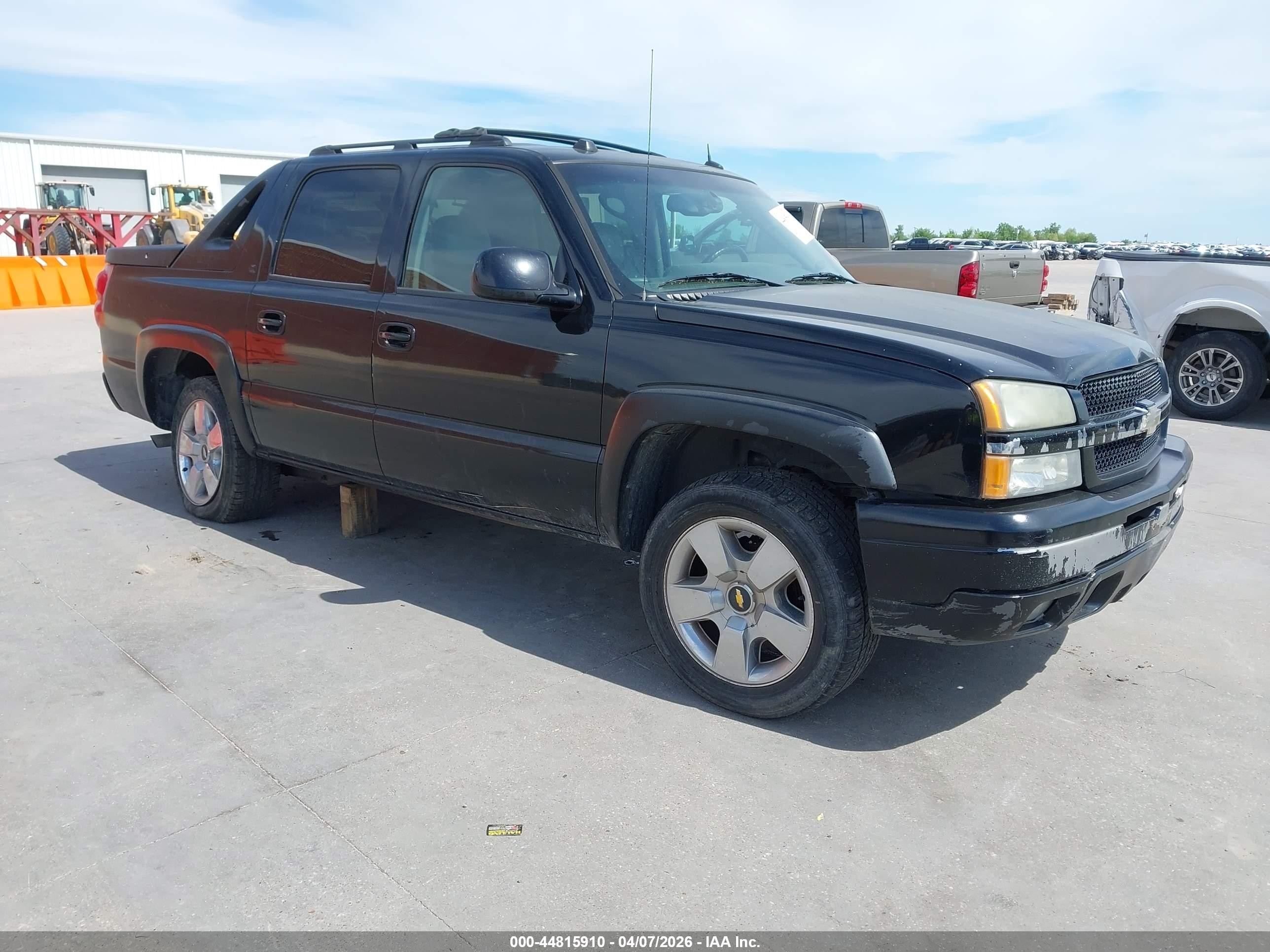 2005 Chevrolet Avalanche Z66, VIN 3GNEC12Z75G270979 — Side