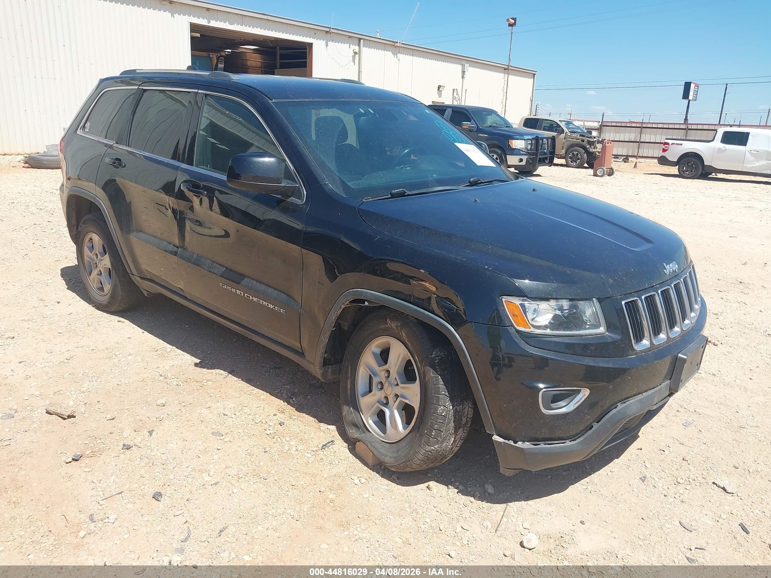 2014 Jeep Grand Cherokee Laredo, VIN 1C4RJFAG9EC440047 — Front end