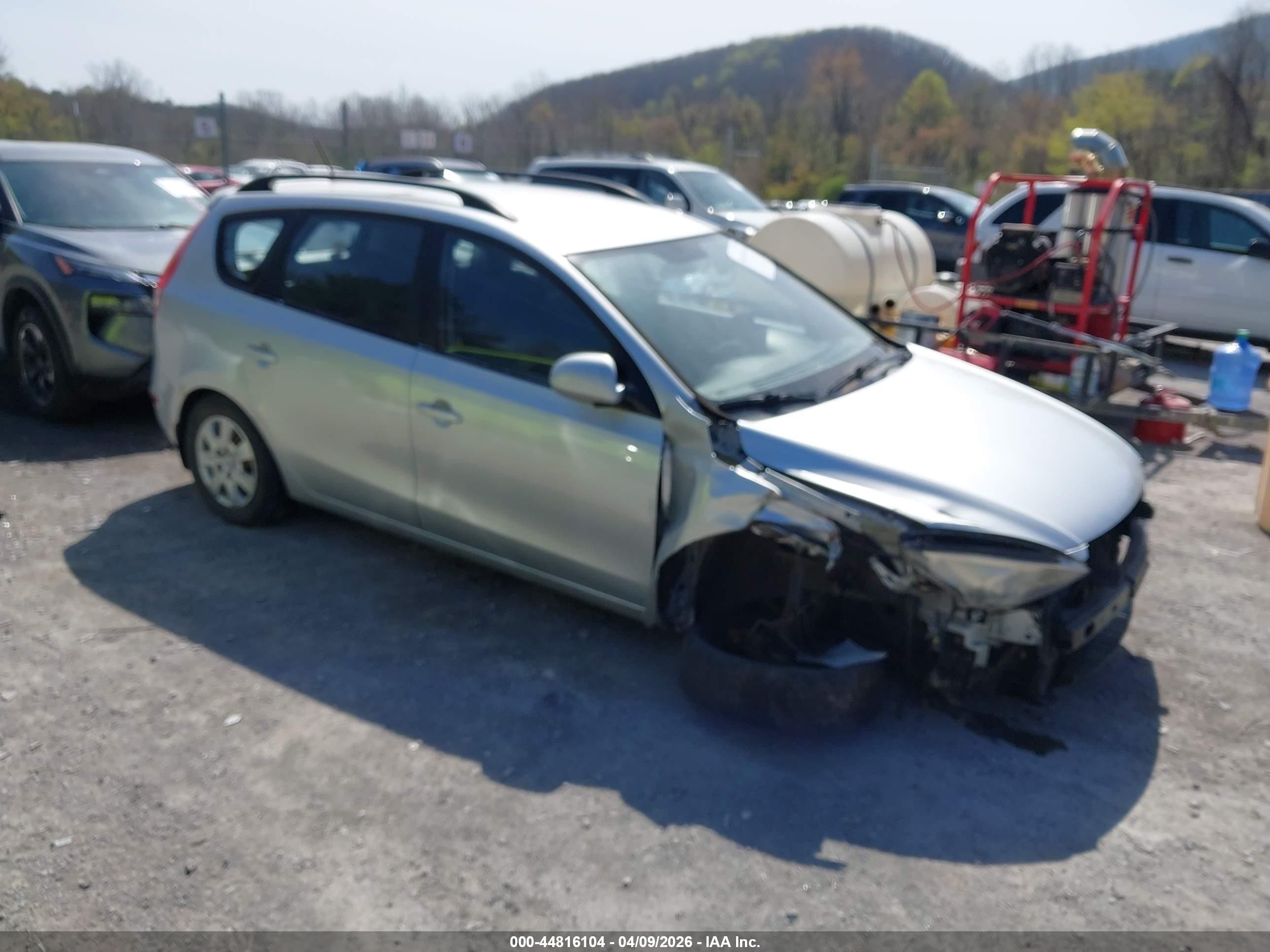 2010 Hyundai Elantra SE, VIN KMHDC8AE2AU076293 — Front end