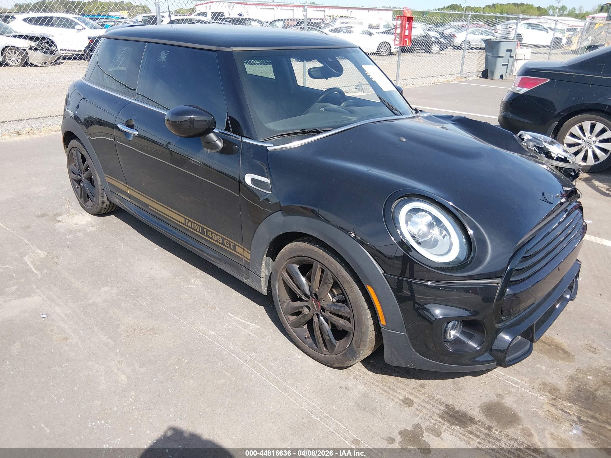2021 MINI Hardtop Cooper, VIN WMWXR3C09M2N71804 — Front end