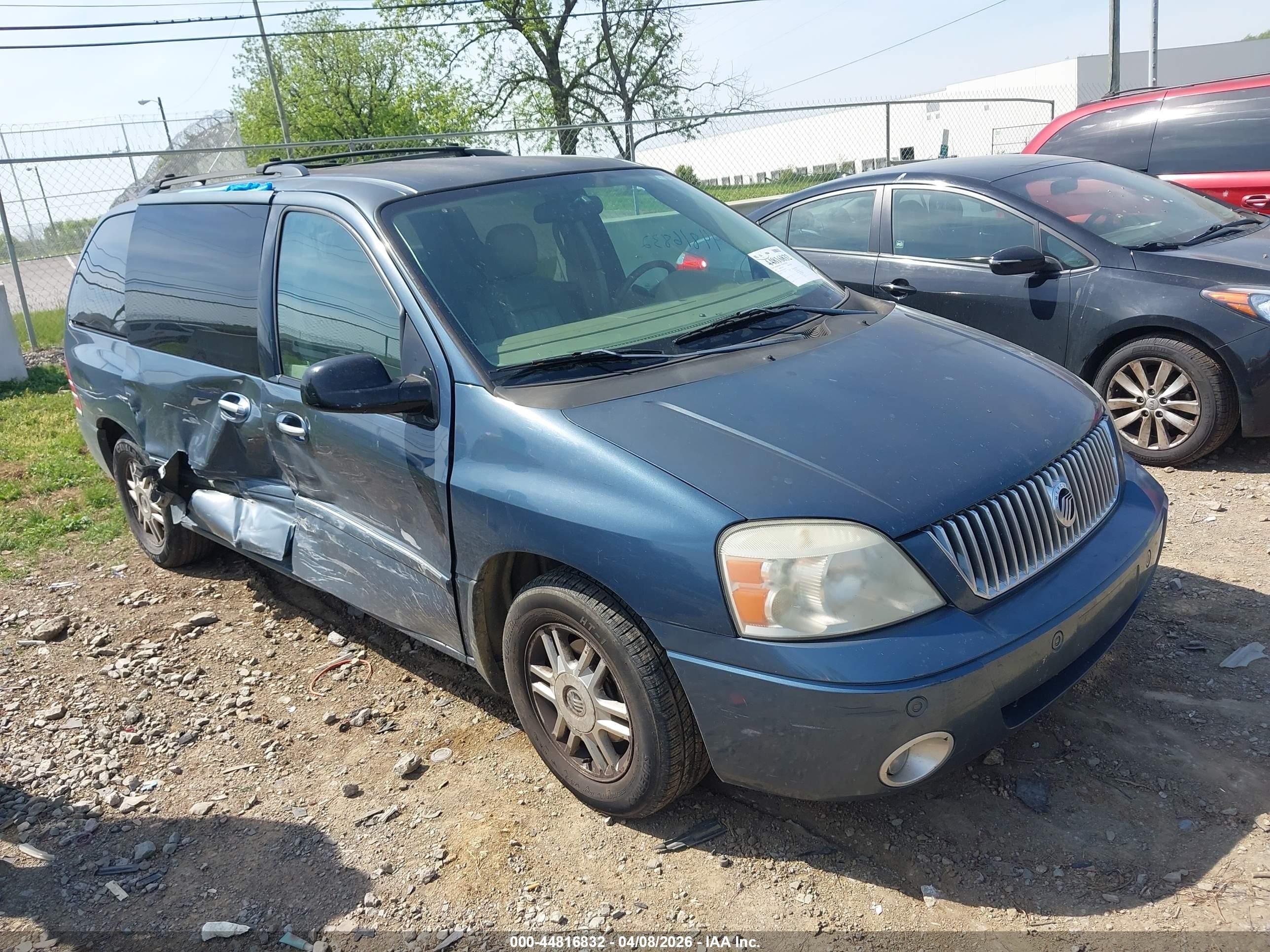2005 Mercury Monterey Luxury, VIN 2MRDA22255BJ05161 — Side