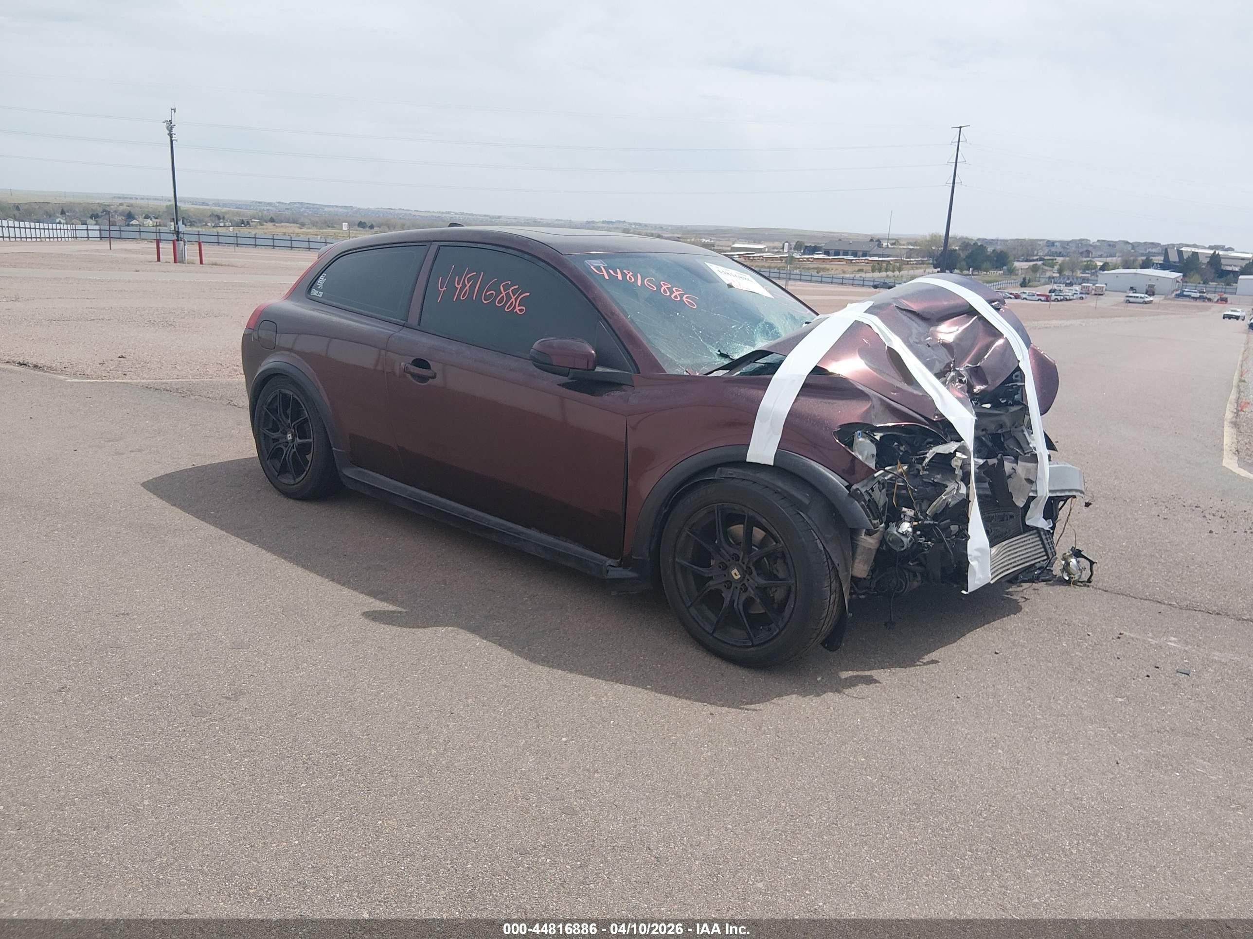 2013 Volvo C30 T5, VIN YV1672MKXD2305930 — Перед