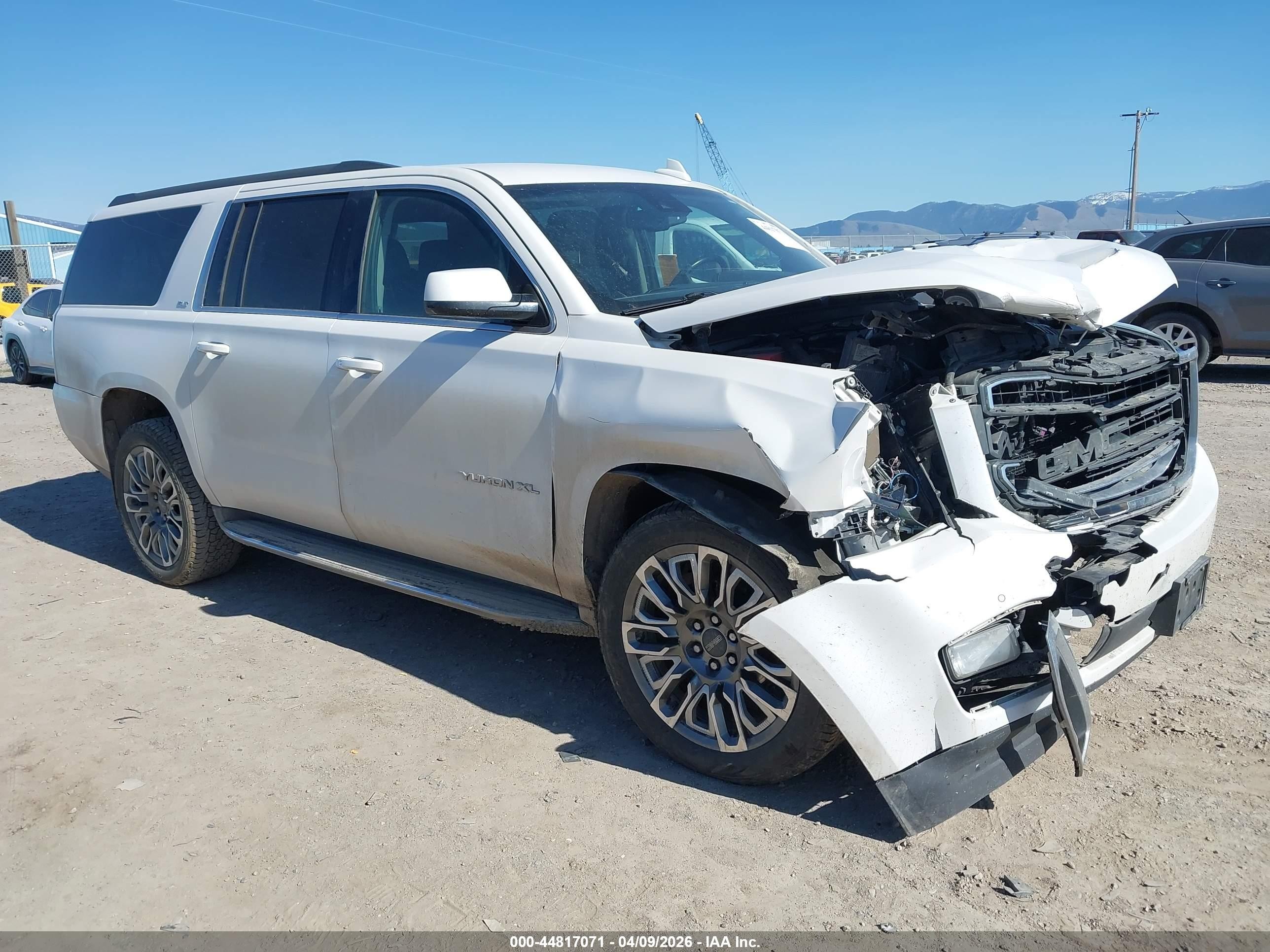 2016 GMC Yukon XL SLT, VIN 1GKS2GKC8GR213498 — Front end