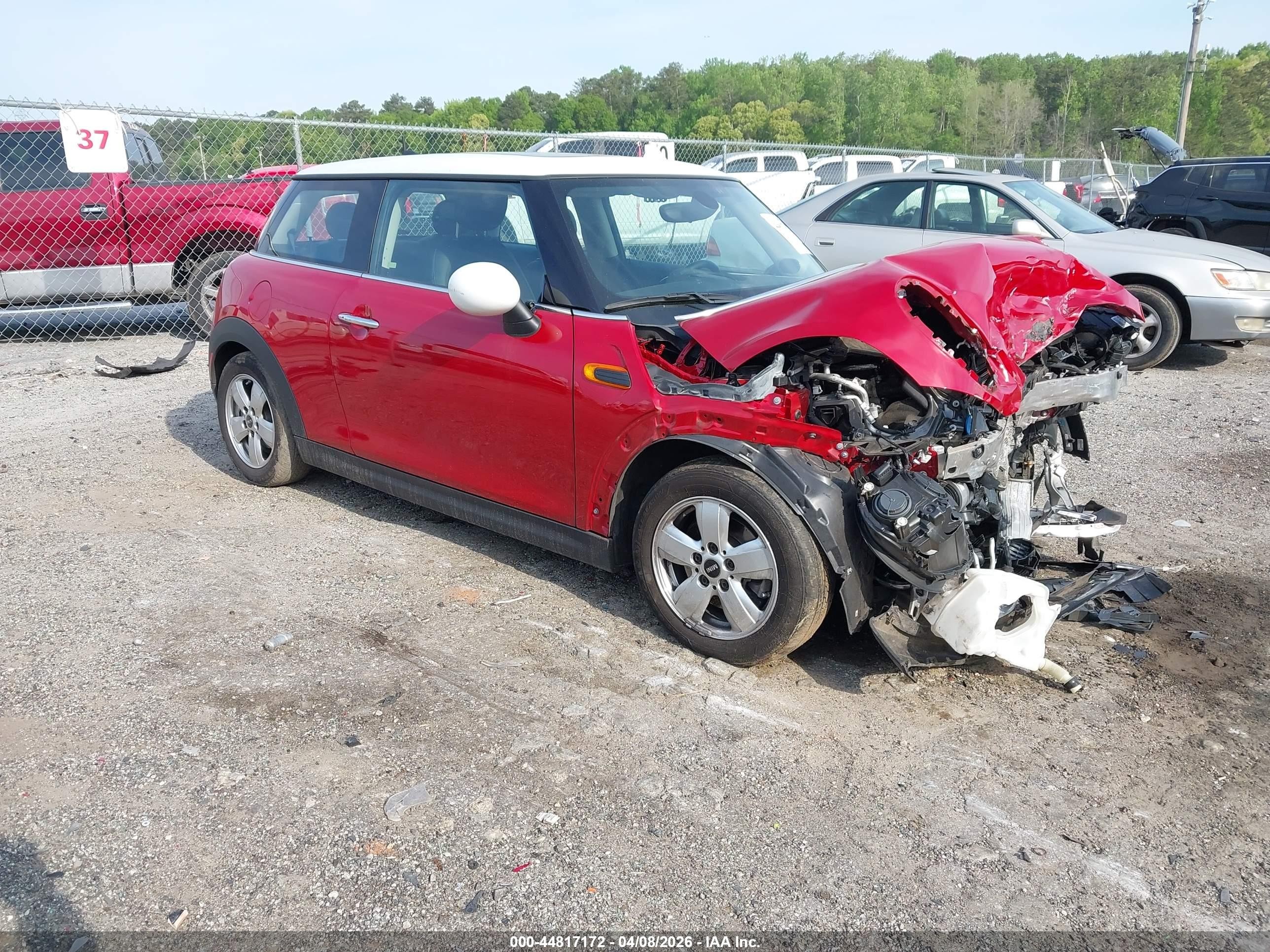 2018 MINI Hardtop Cooper, VIN WMWXP5C55J2G63679 — Front end