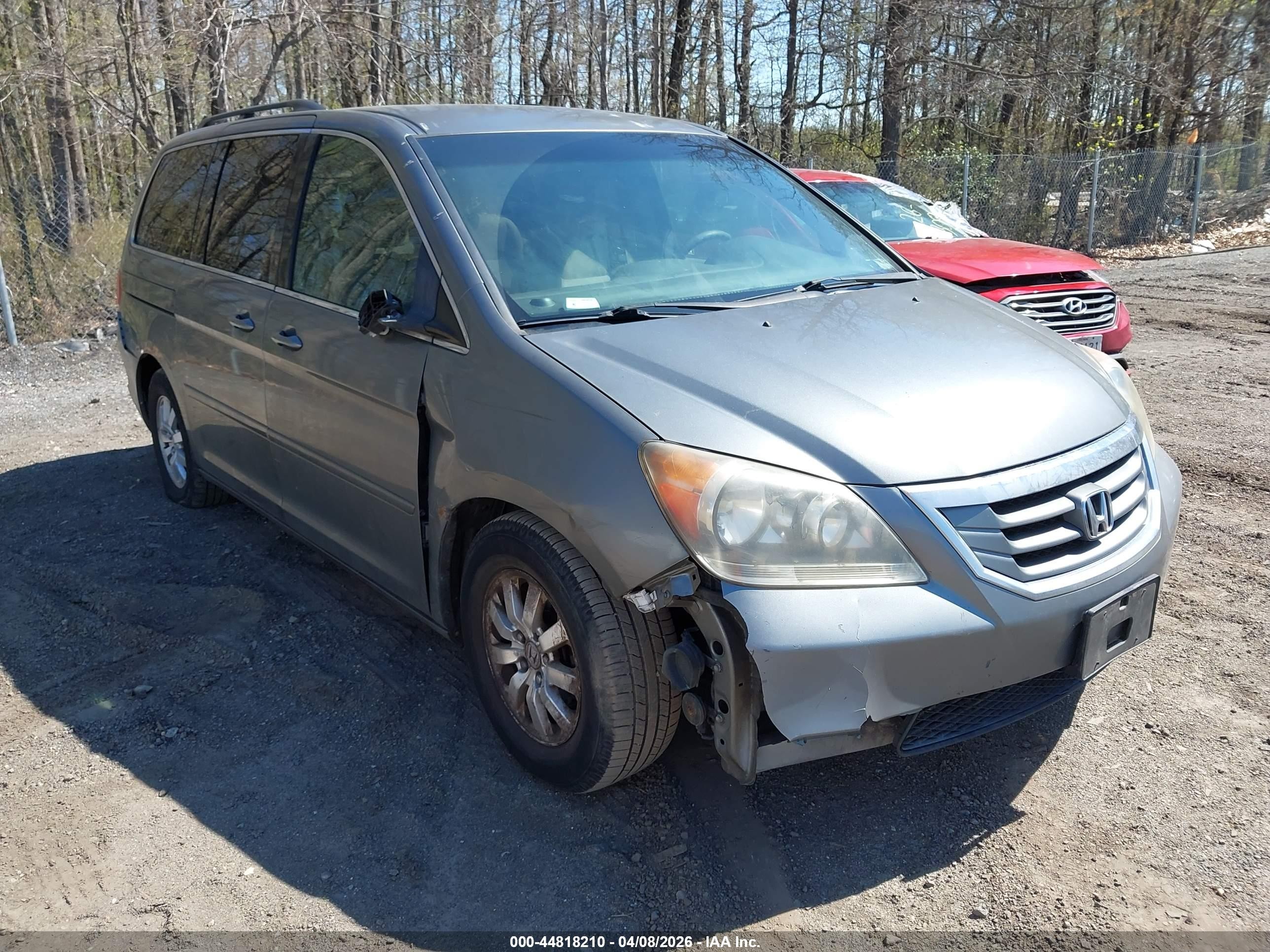 2009 Honda Odyssey EX, VIN 5FNRL38499B022956 — Front end