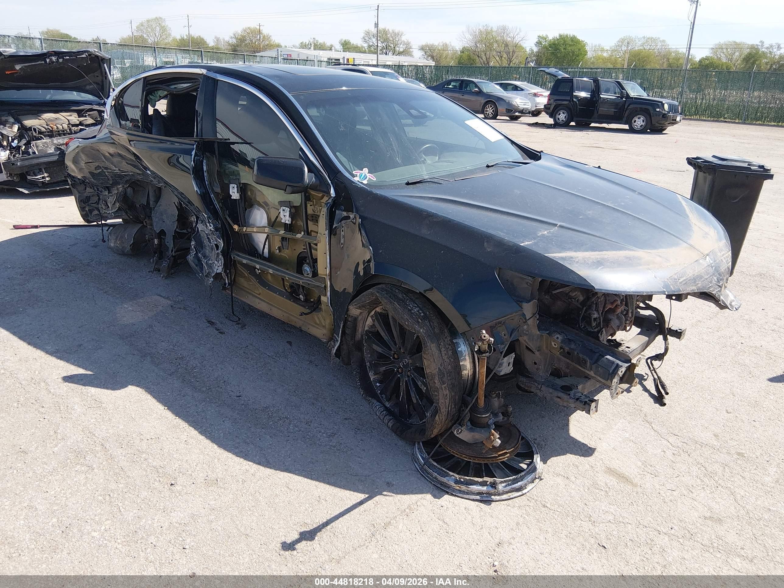 2013 Lincoln MKS EcoBoost, VIN 1LNHL9FT5DG601235 — Side
