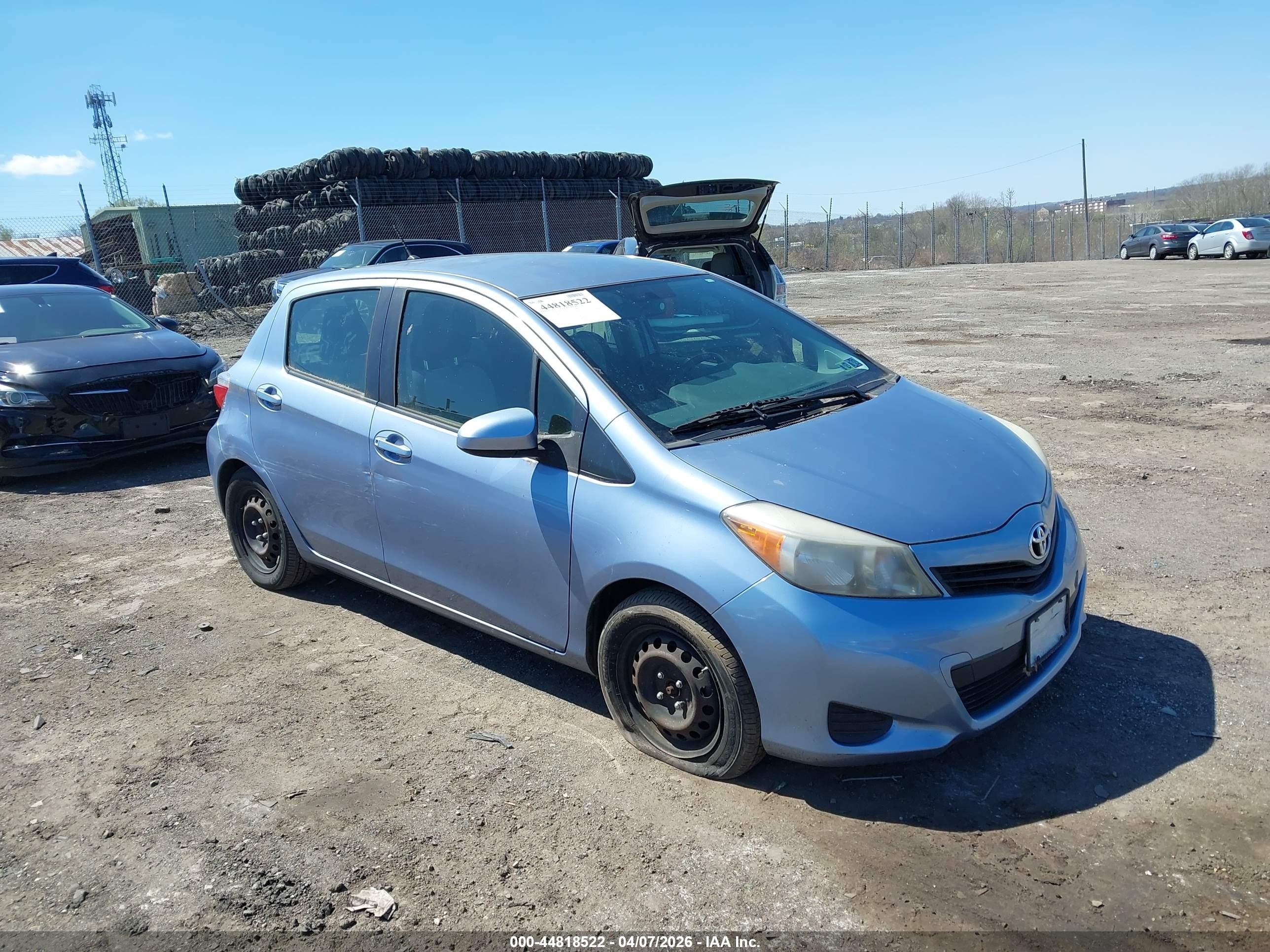 2013 Toyota Yaris LE, VIN JTDKTUD38DD561704 — Side