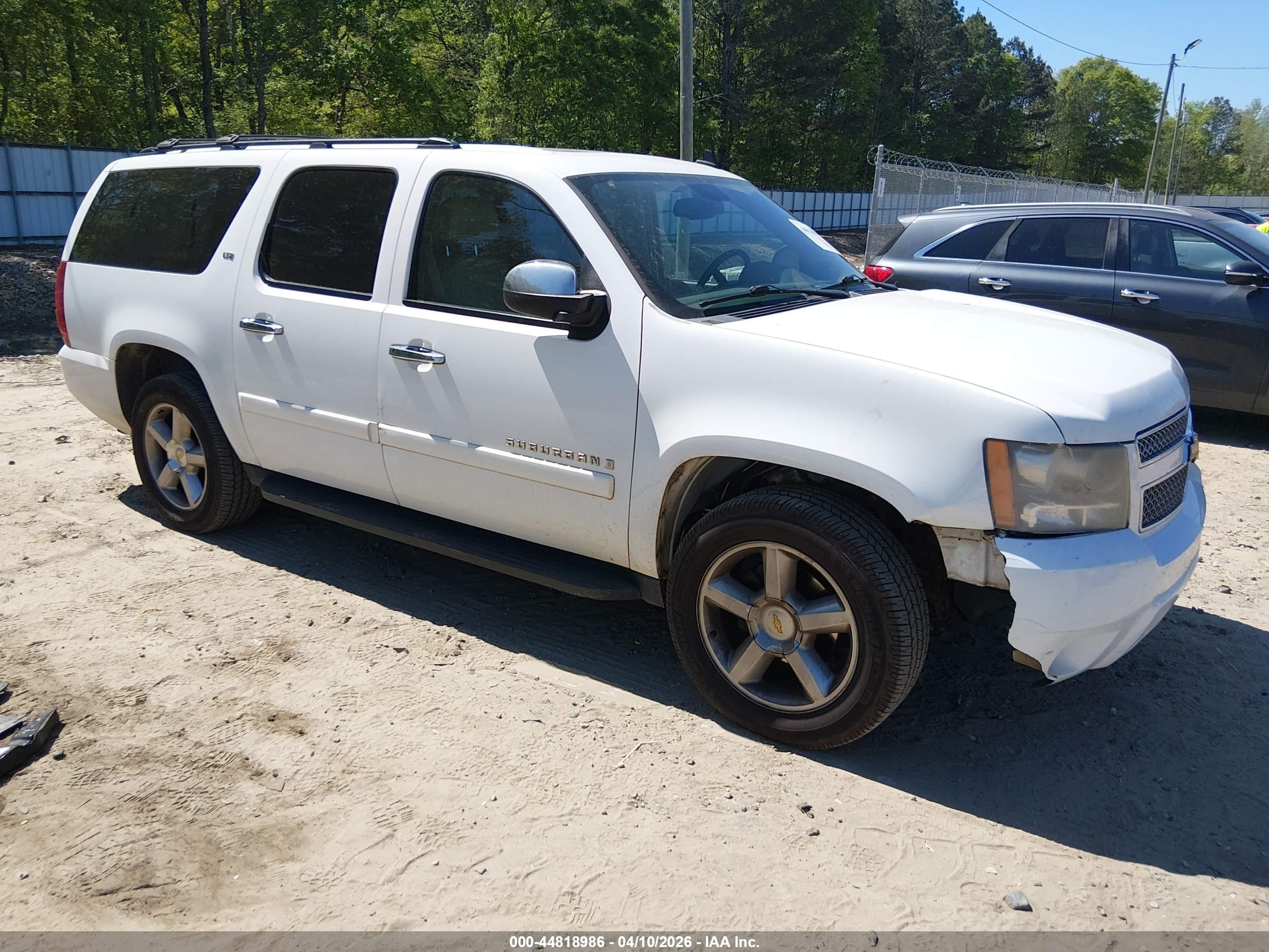 2008 Chevrolet Suburban LTZ, VIN 1GNFC16088J227030 — Front end