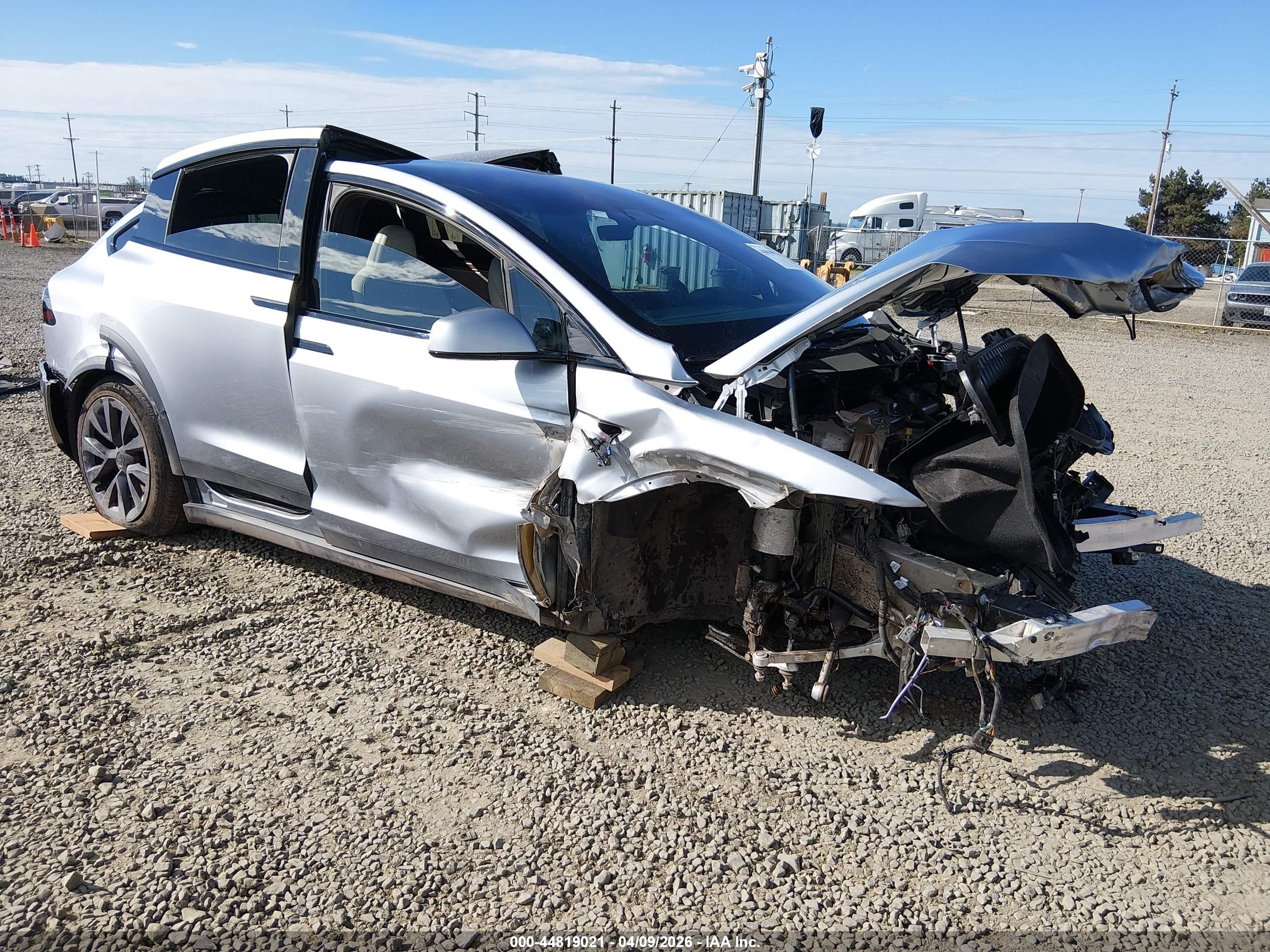 2025 Tesla Model X, VIN 7SAXCDE56SF463608 — Front end