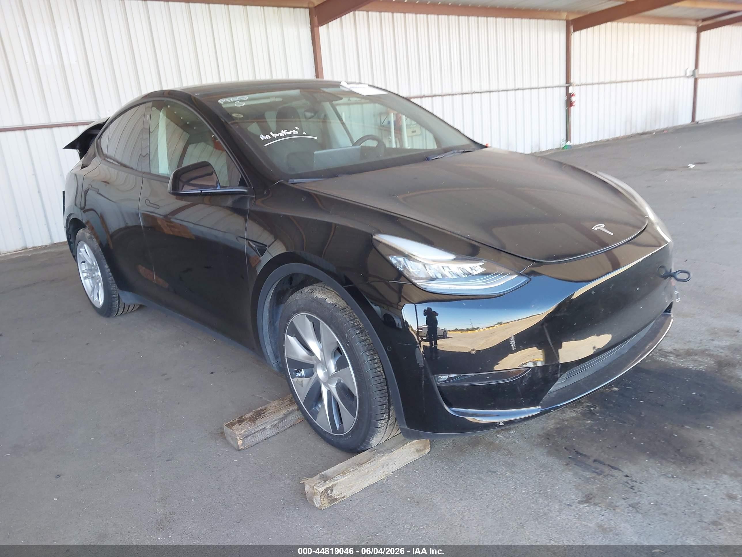 2022 Tesla Model Y Long Range, VIN 7SAYGDEE0NF449166 — Rear end