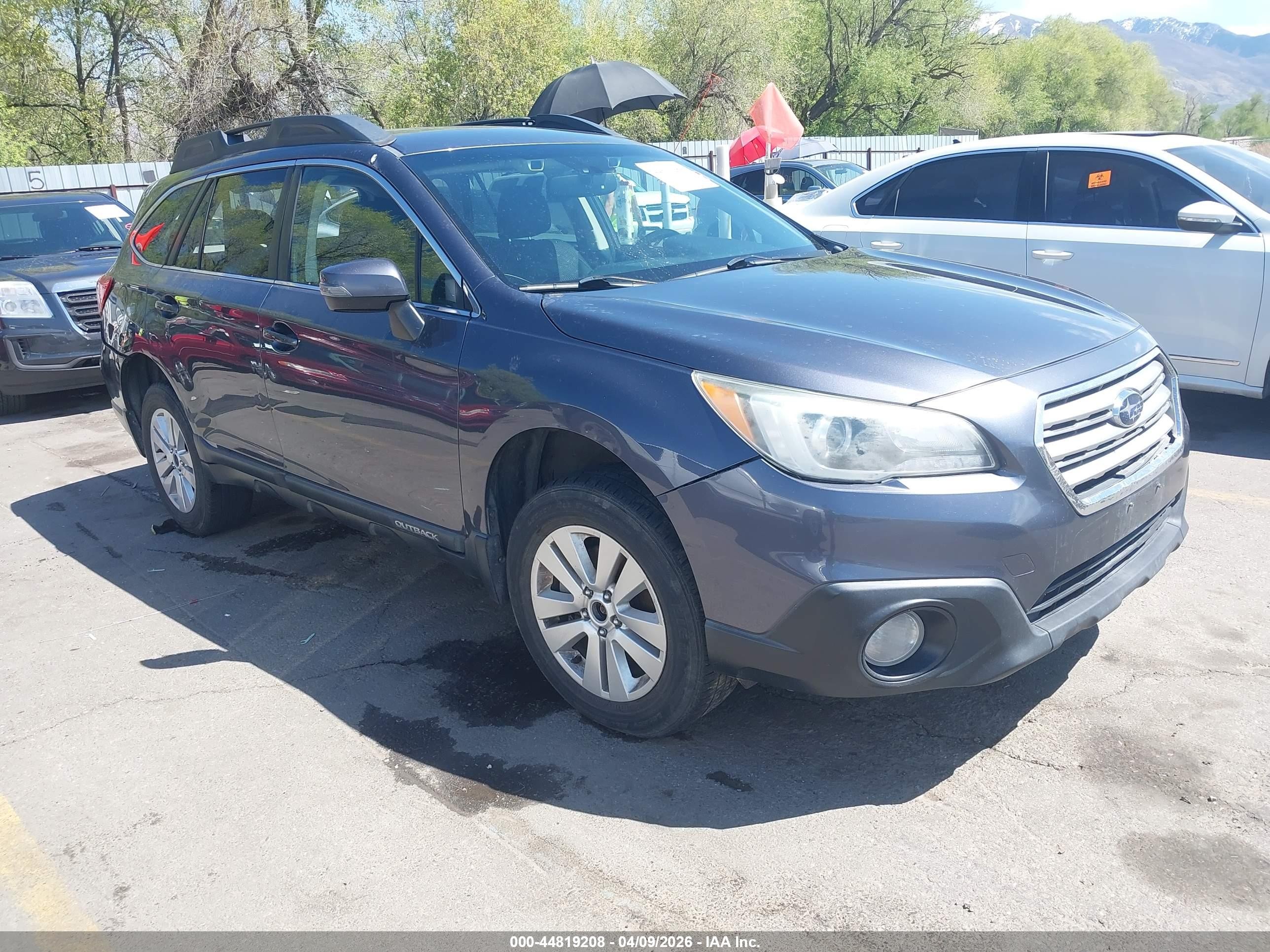 2015 Subaru Outback Premium, VIN 4S4BSBFC6F3270482 — Rear end