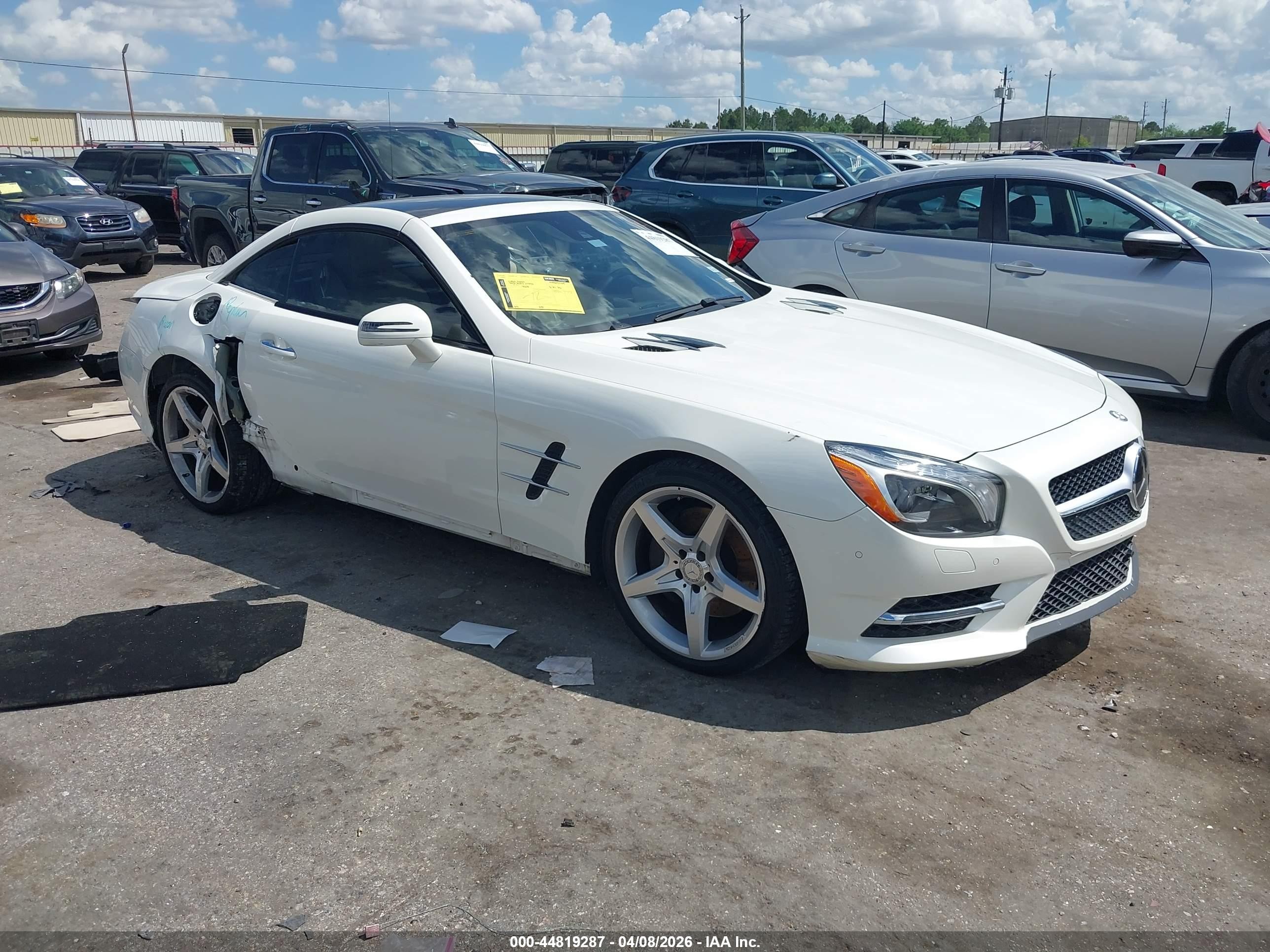 2016 Mercedes-Benz SL 550, VIN WDDJK7DA8GF041158 — Side