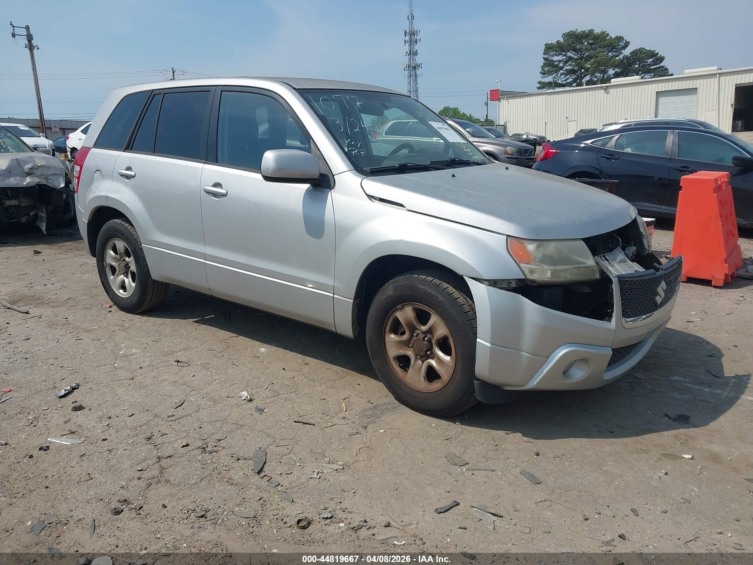 2011 Suzuki Grand Vitara Premium, VIN JS3TE0D22B4101077 — Front end