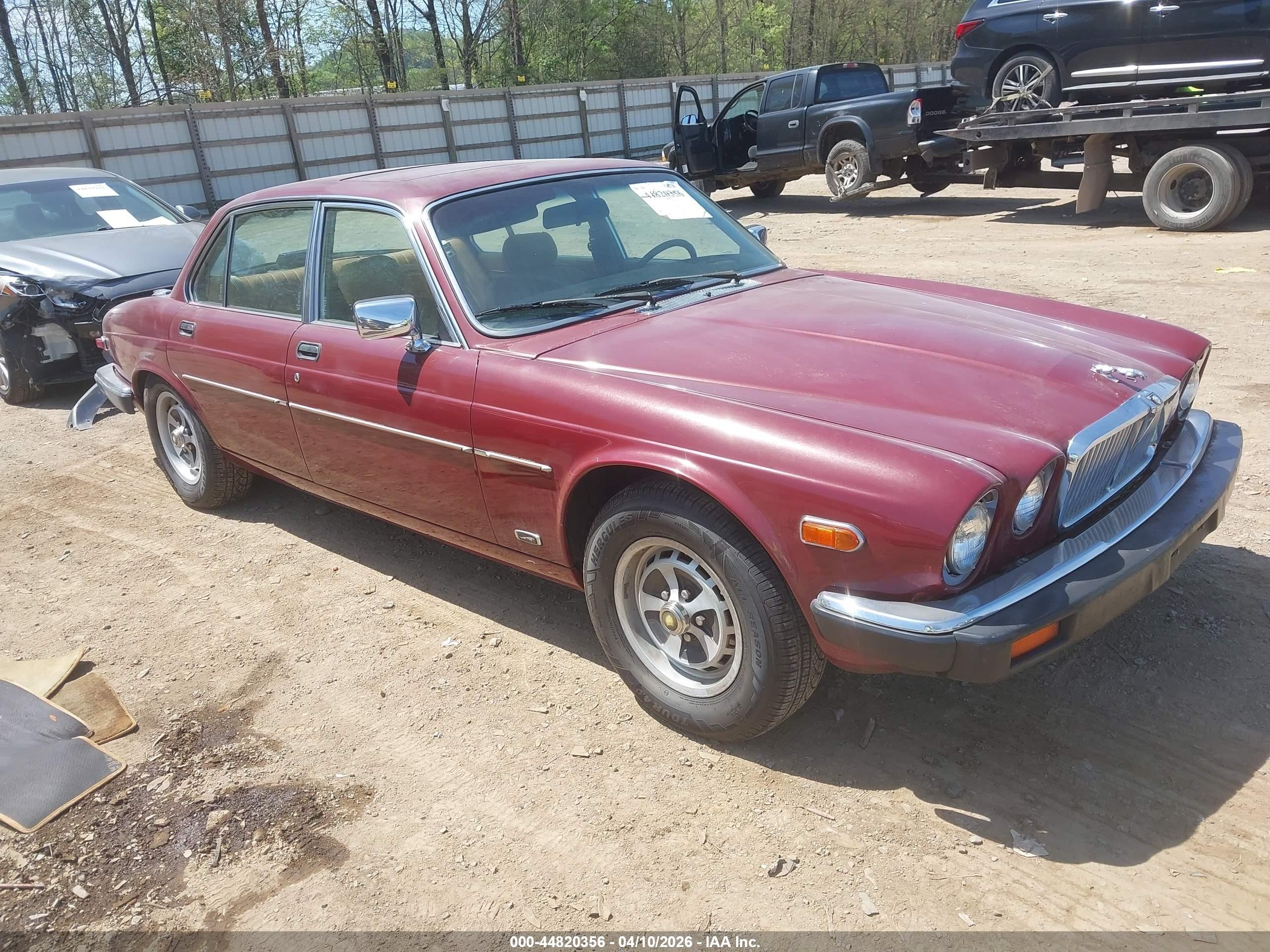 1985 Jaguar XJ, VIN SAJAV1348FC393121 — Normal wear