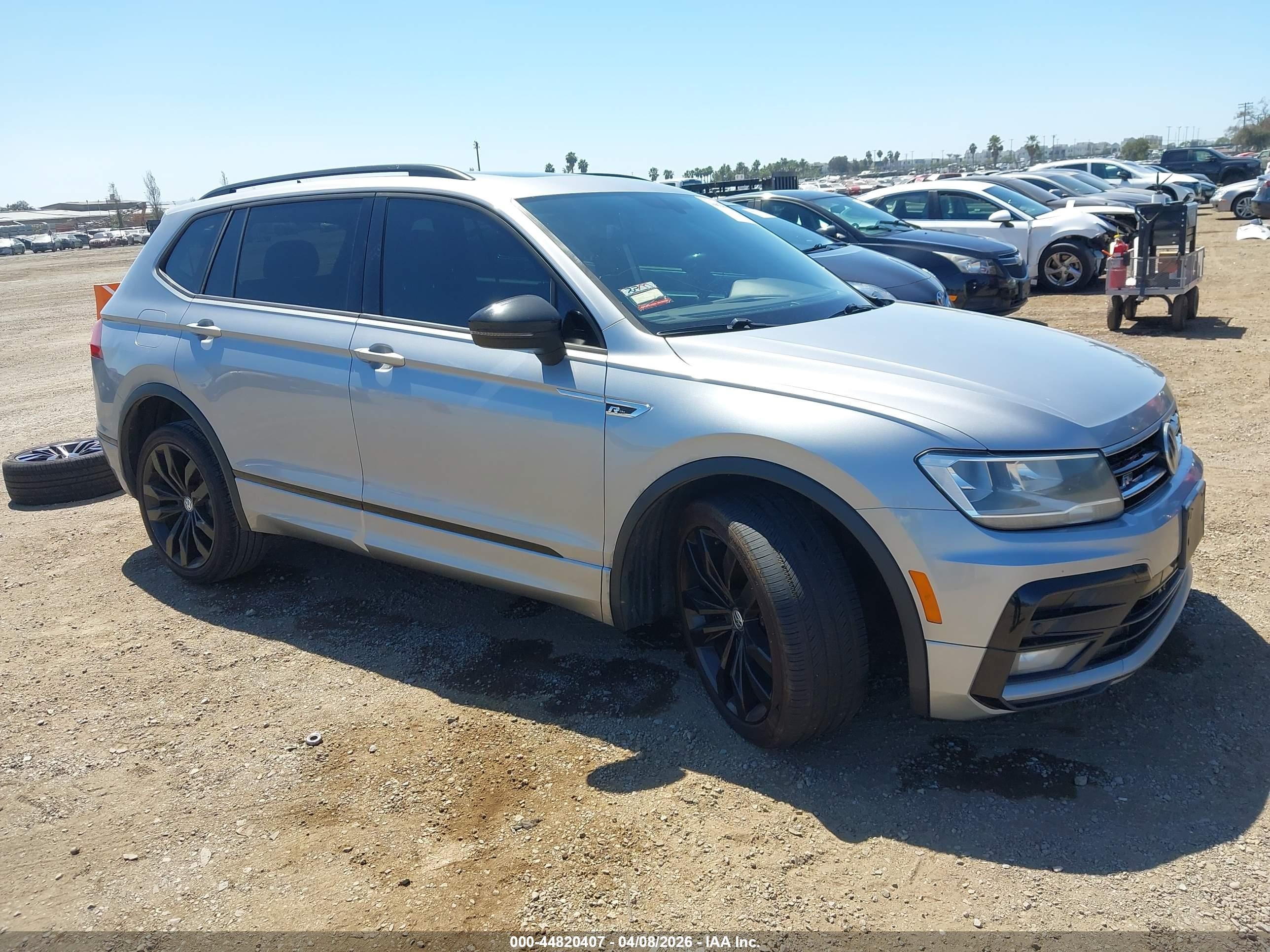 2020 Volkswagen Tiguan SE, VIN 3VV3B7AX7LM167776 — Front end