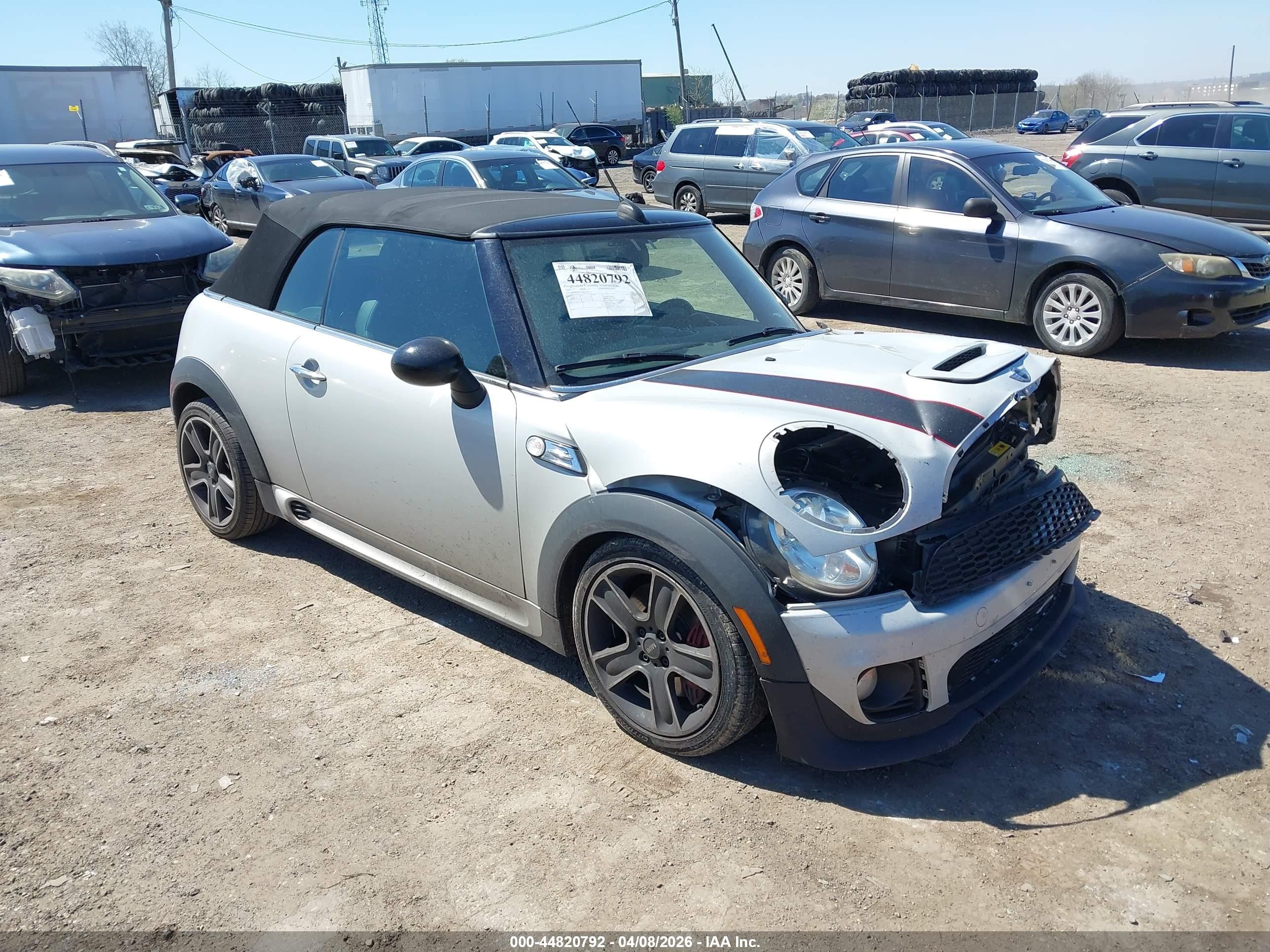 2014 MINI Convertible, VIN WMWMR9C56ET499473 — Перед
