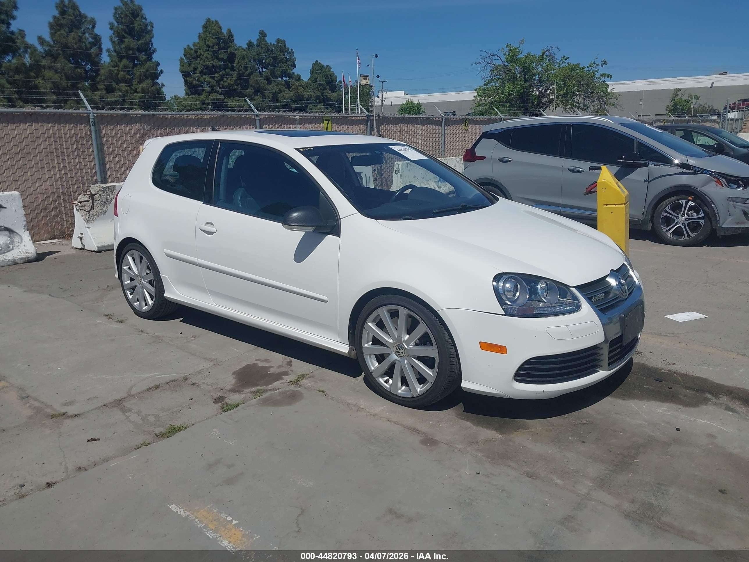 2008 Volkswagen R32, VIN WVWKC71K58W030340 — Front end