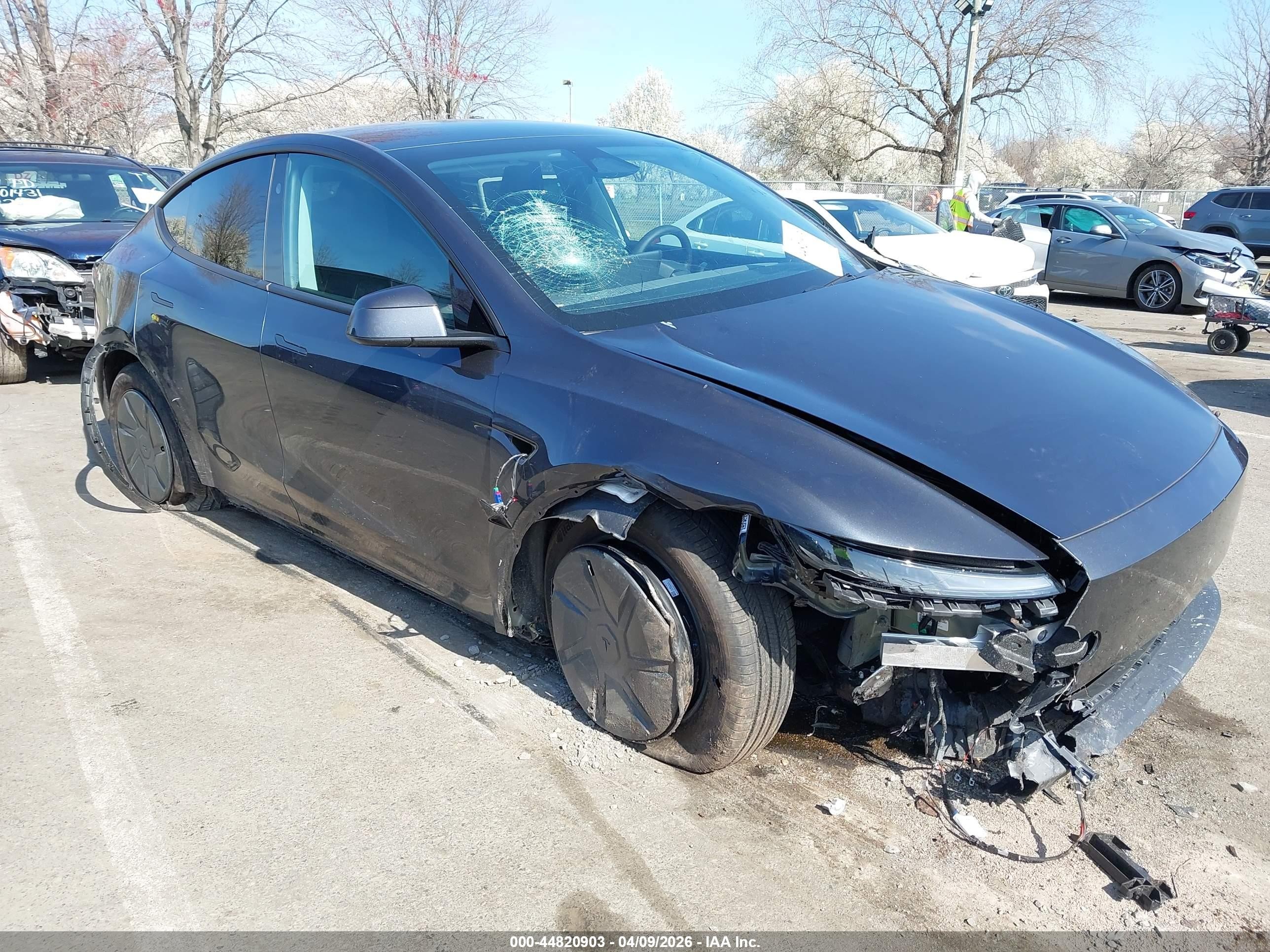 2026 Tesla Model Y Long Range, VIN 7SAYGDED6TA590597 — Front end