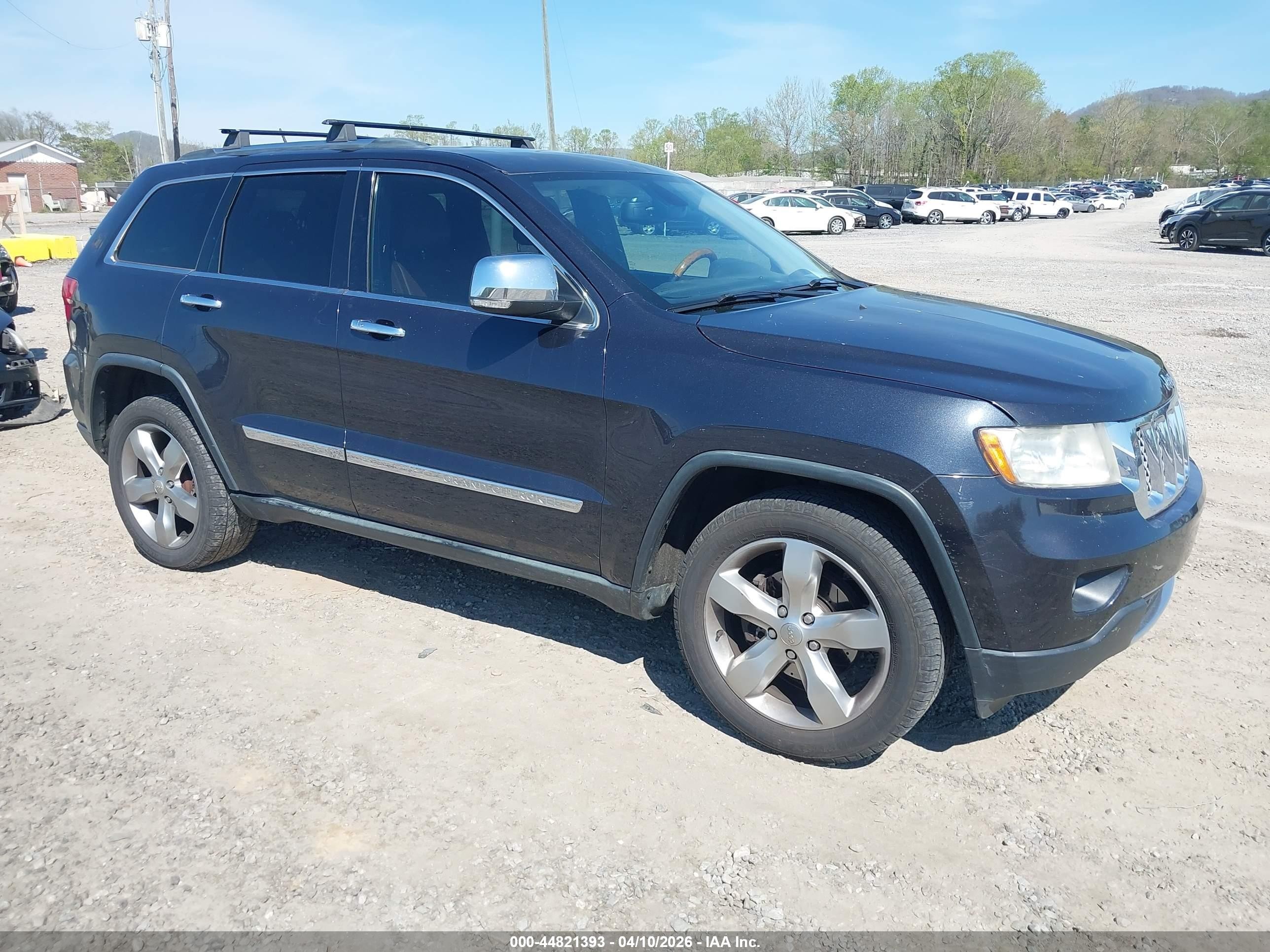2013 Jeep Grand Cherokee Overland Summit, VIN 1C4RJECT3DC637038 — Rear end