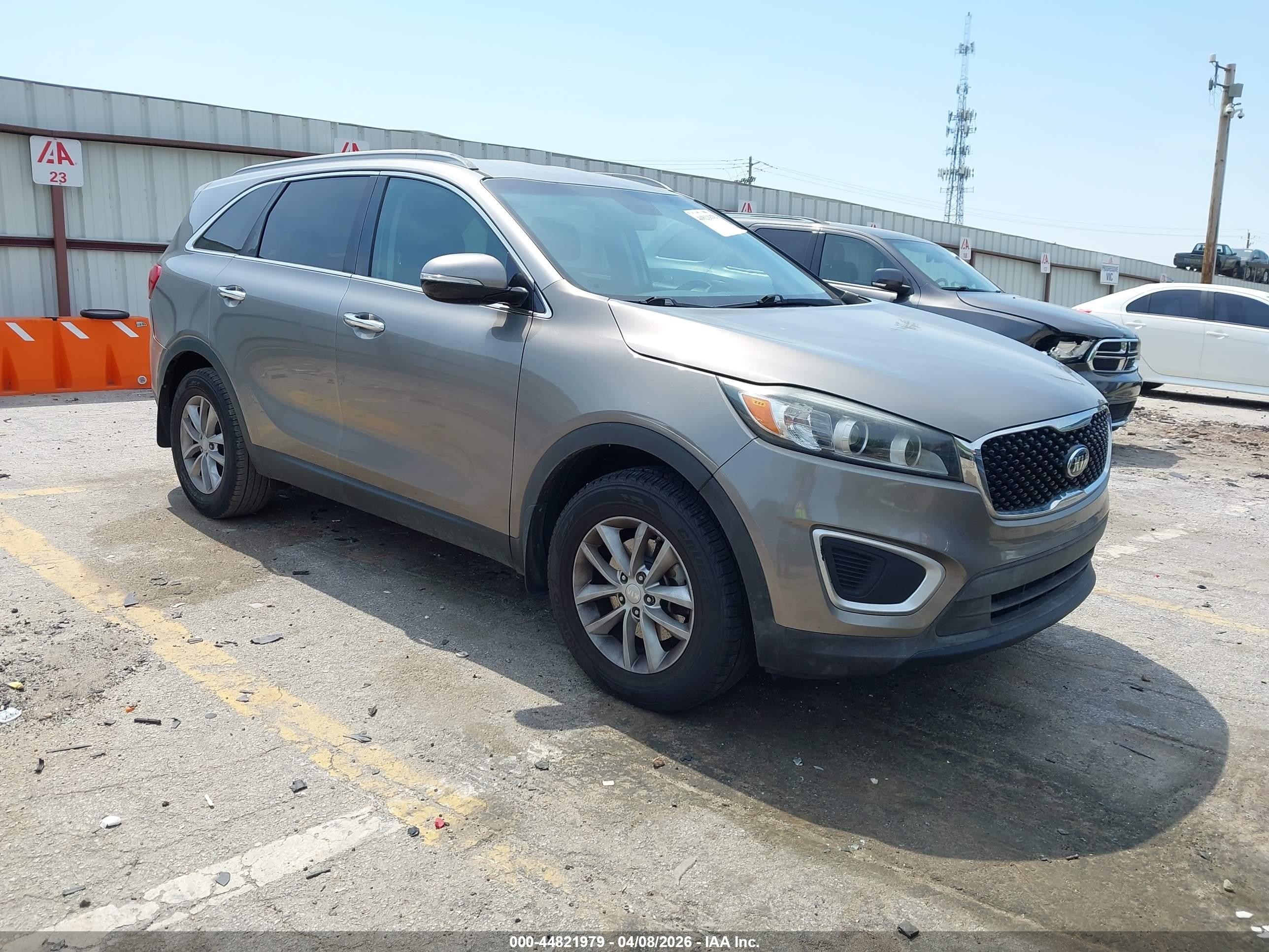 2017 Kia Sorento LX, VIN 5XYPG4A35HG209086 — Rear end