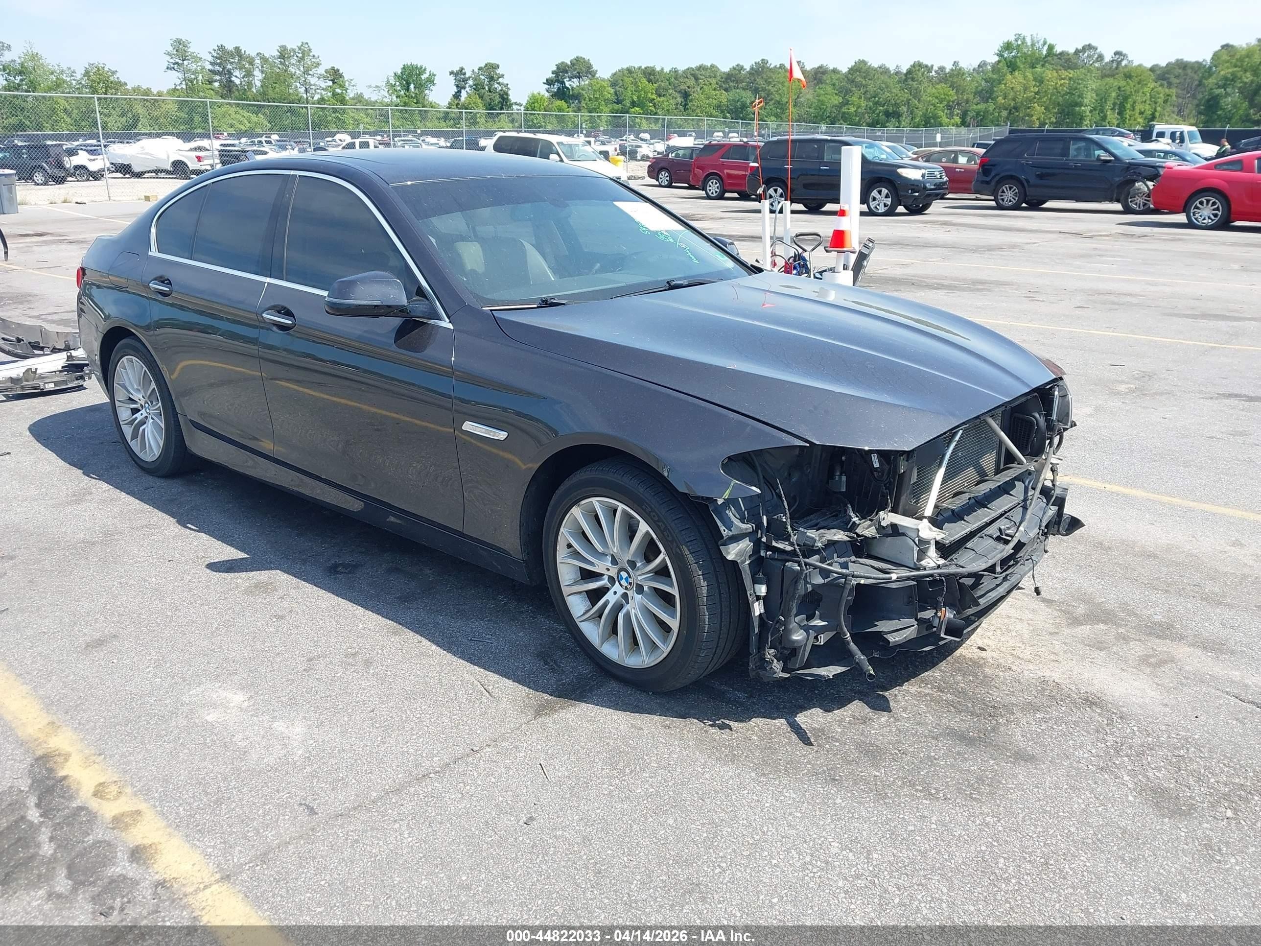 2016 BMW 5 Series 528i xDrive, VIN WBA5A7C50GG643496 — Front end