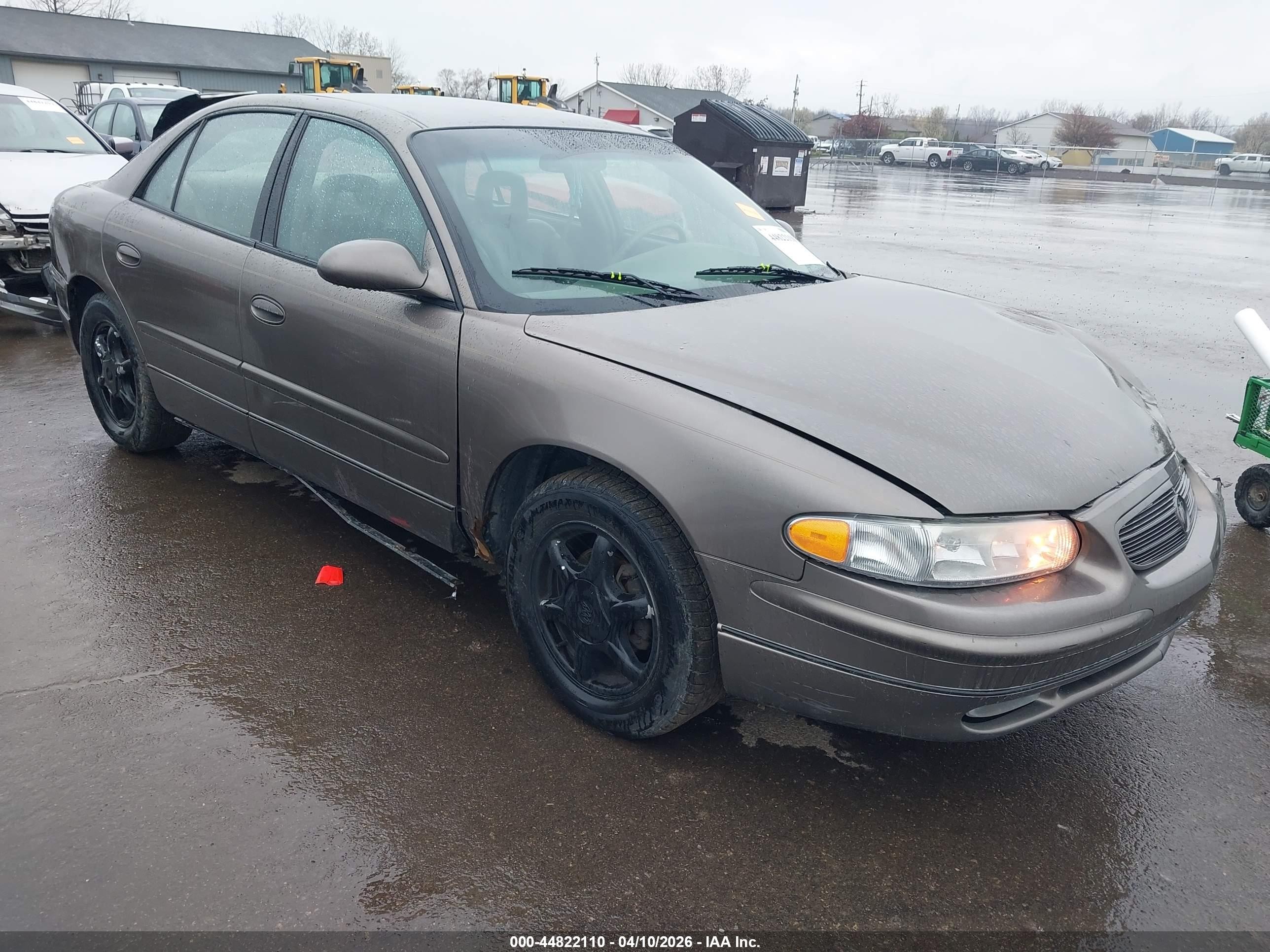 2004 Buick Regal LS, VIN 2G4WB52K041237562 — Front end