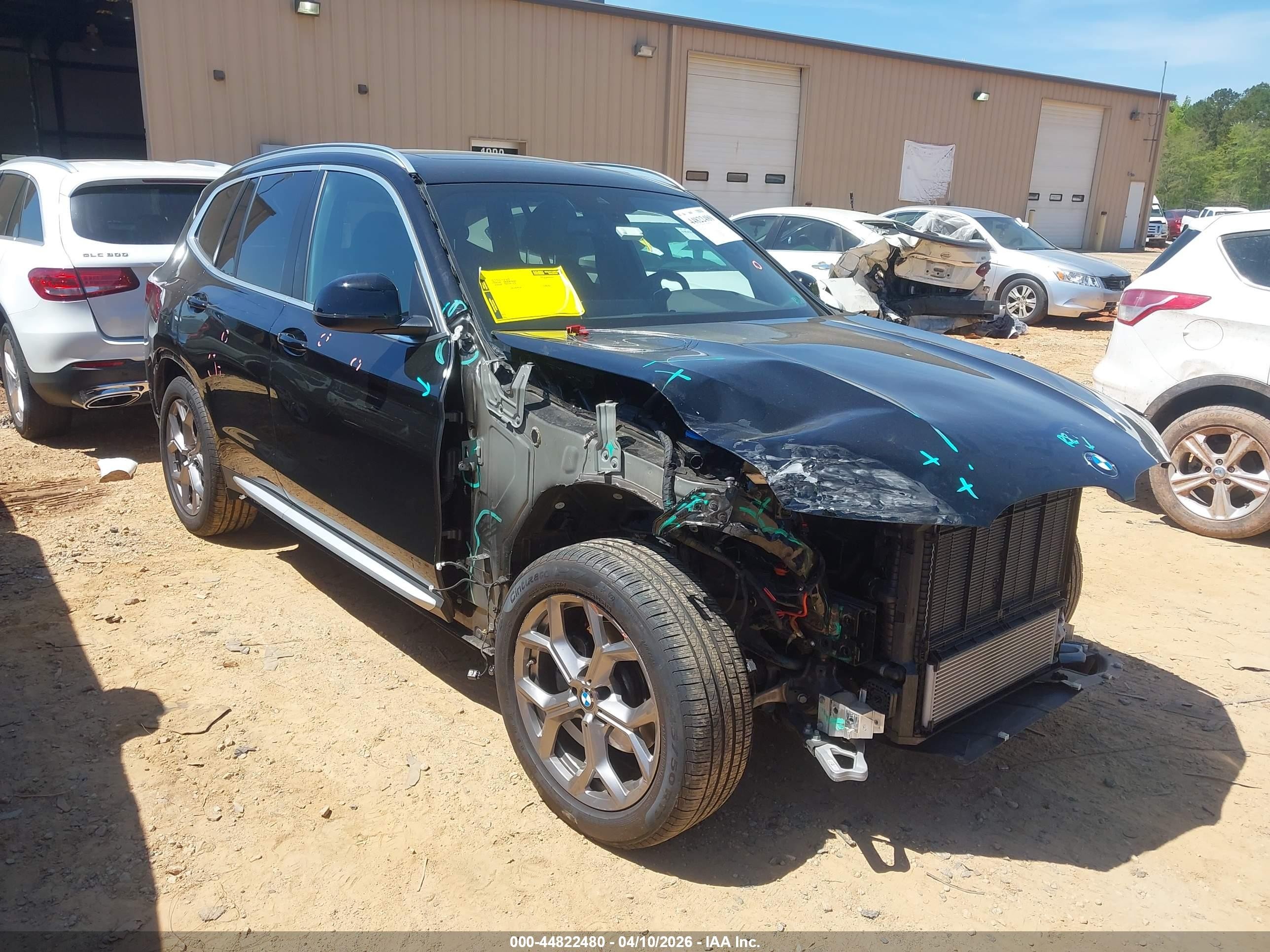 2022 BMW X3 xDrive30i, VIN 5UX53DP08N9M81062 — Front end