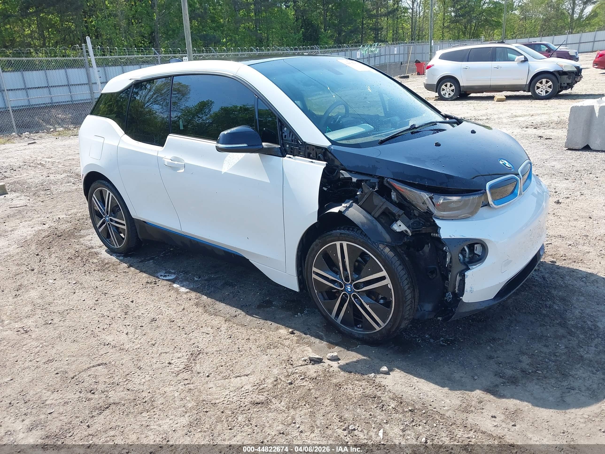 2015 BMW i3, VIN WBY1Z2C54FV555590 — Front end