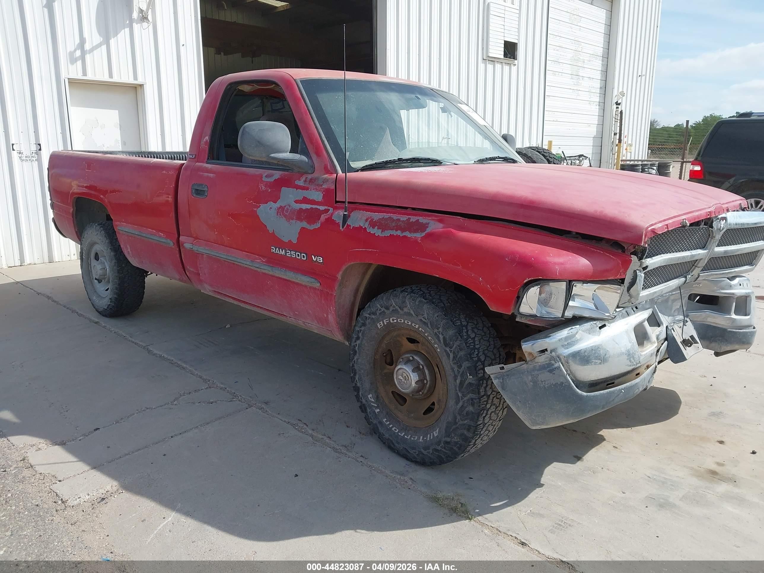 1998 Dodge 2500, VIN 3B7KC26ZXWM253429 — Перед
