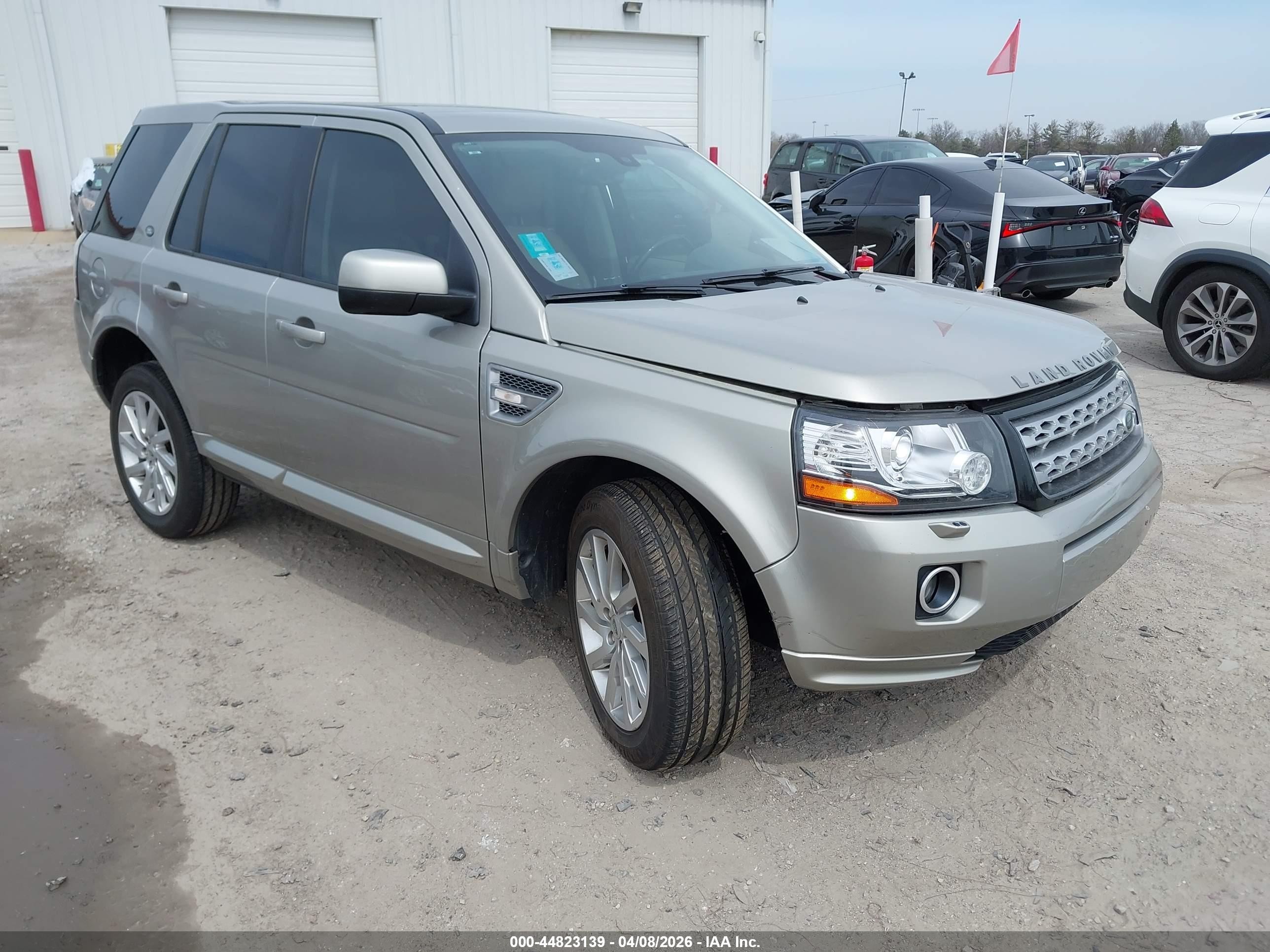 2014 Land Rover LR2 HSE Lux, VIN SALFT2BG5EH383605 — Side