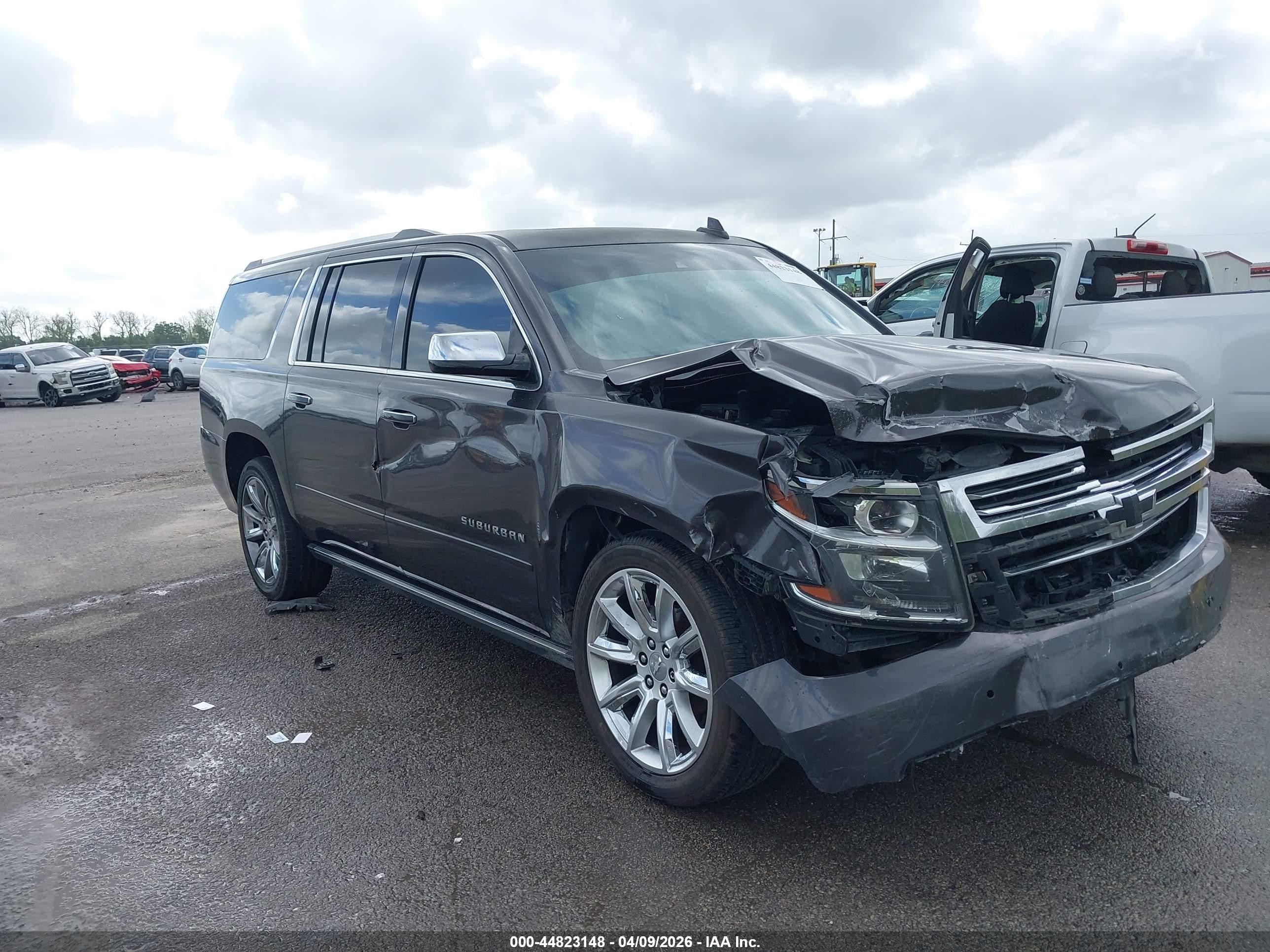 2017 Chevrolet Suburban Premier, VIN 1GNSCJKC4HR294093 — Front end
