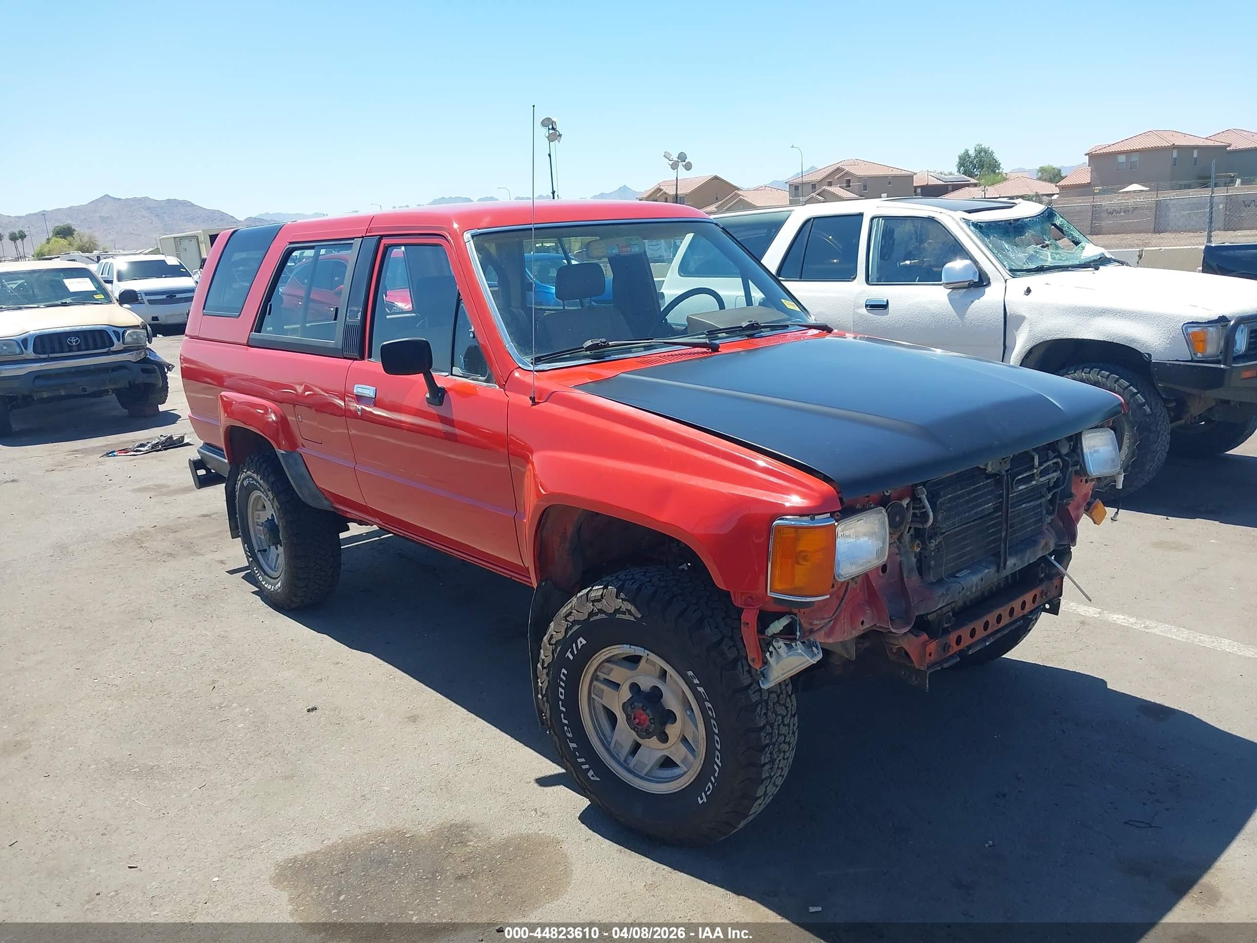 1986 Toyota 4Runner, VIN JT4RN62D3G0068220 — Front end