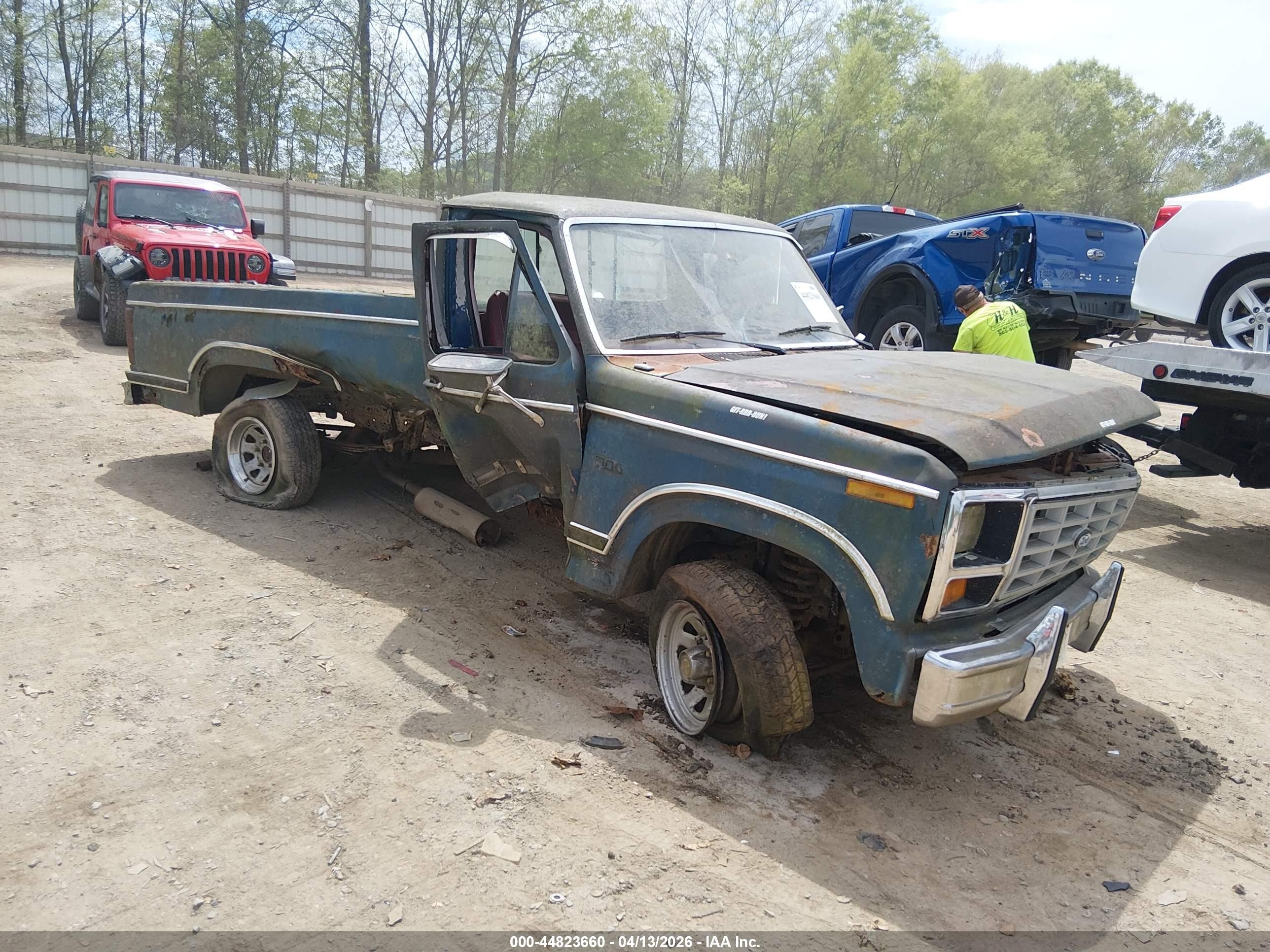 1983 Ford F-100, VIN 1FTCF10Y9DNA64098 — Side